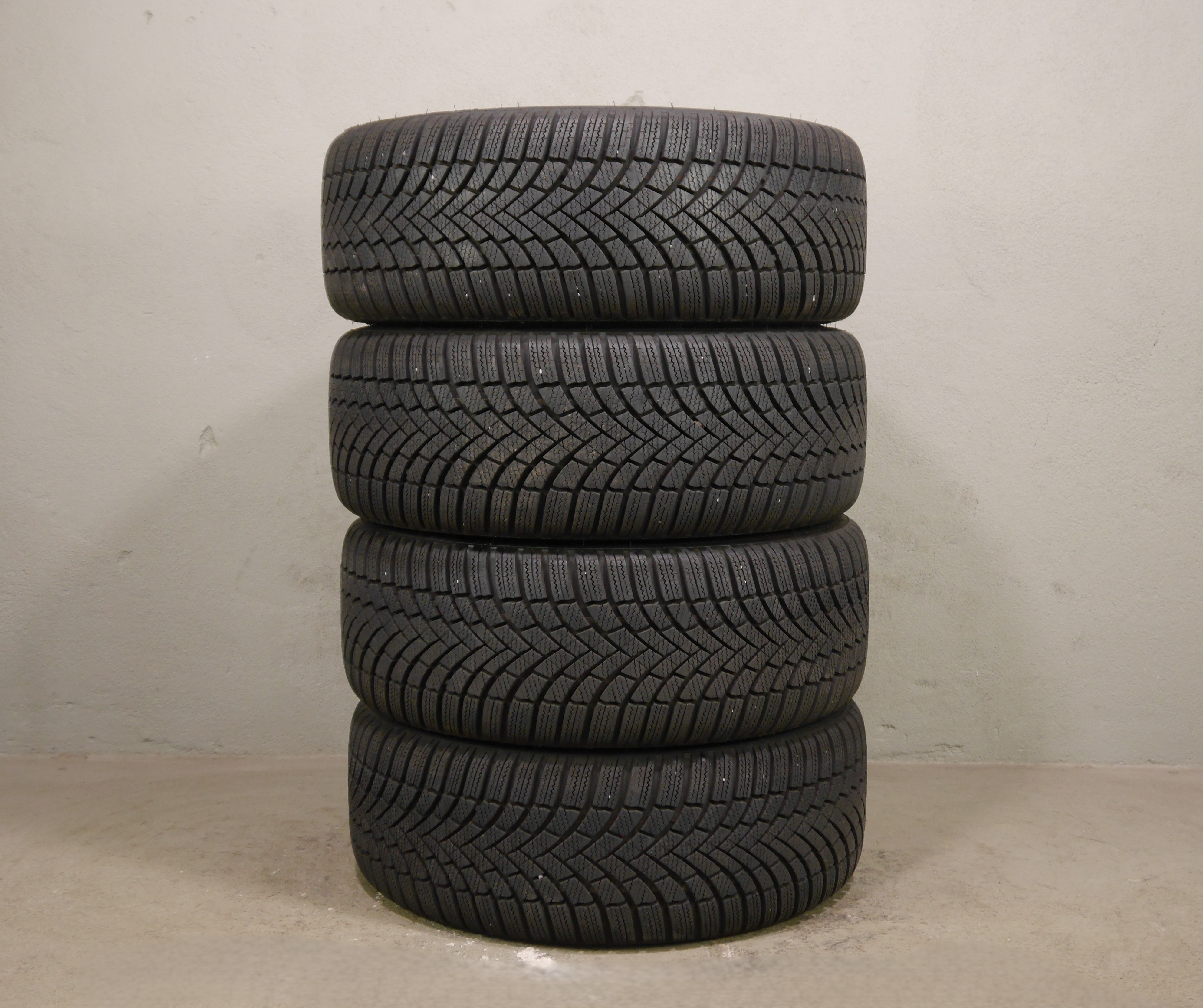 VW Golf Aluradsatz – Winter 225/40 R18 92V – 5H0601025M