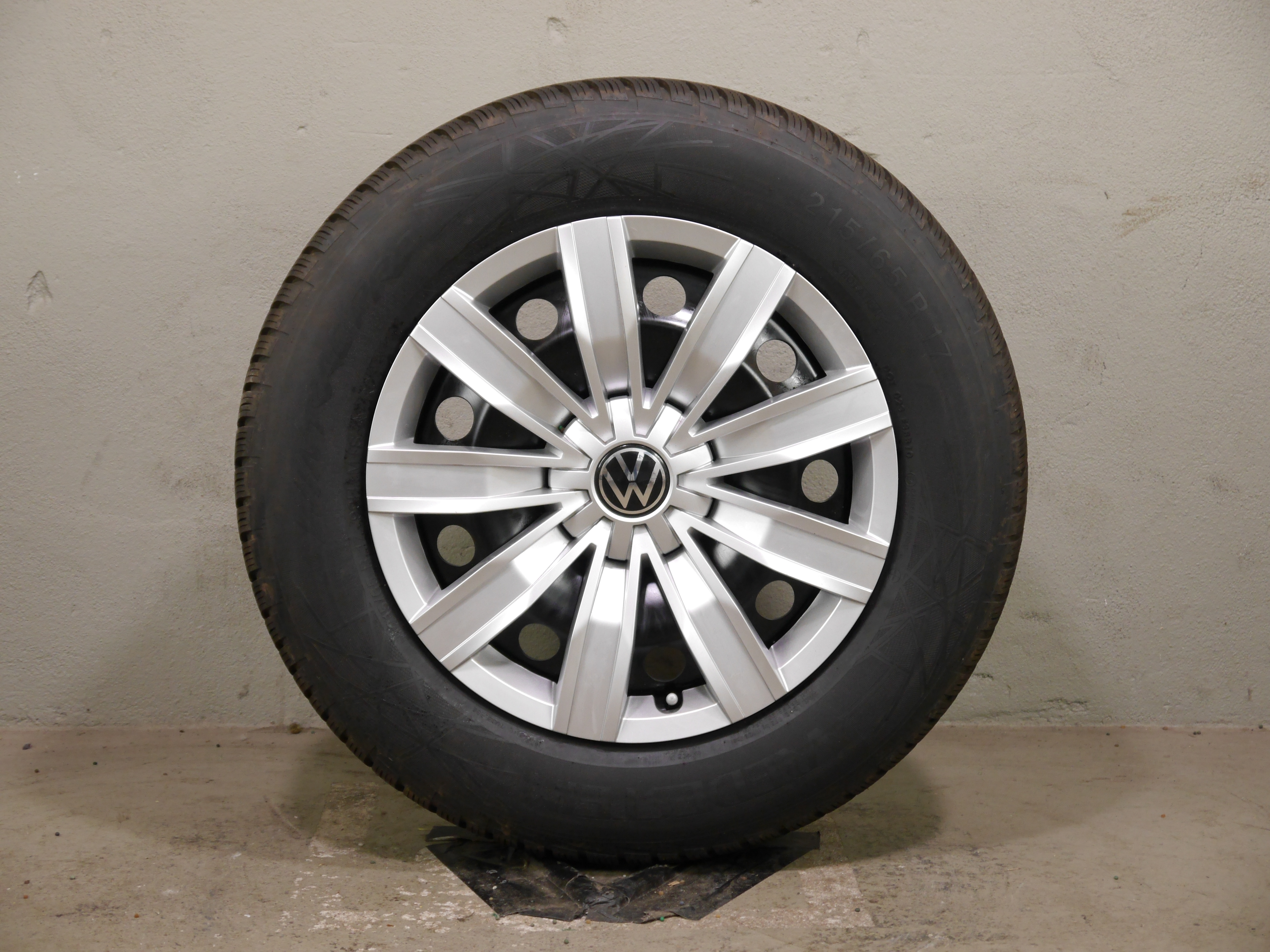 VW Tayron (R4) / Tiguan (AD1 + CT1) Stahlradsatz – Winter 215/65 R17 99H – 5QF601027J/R/T
