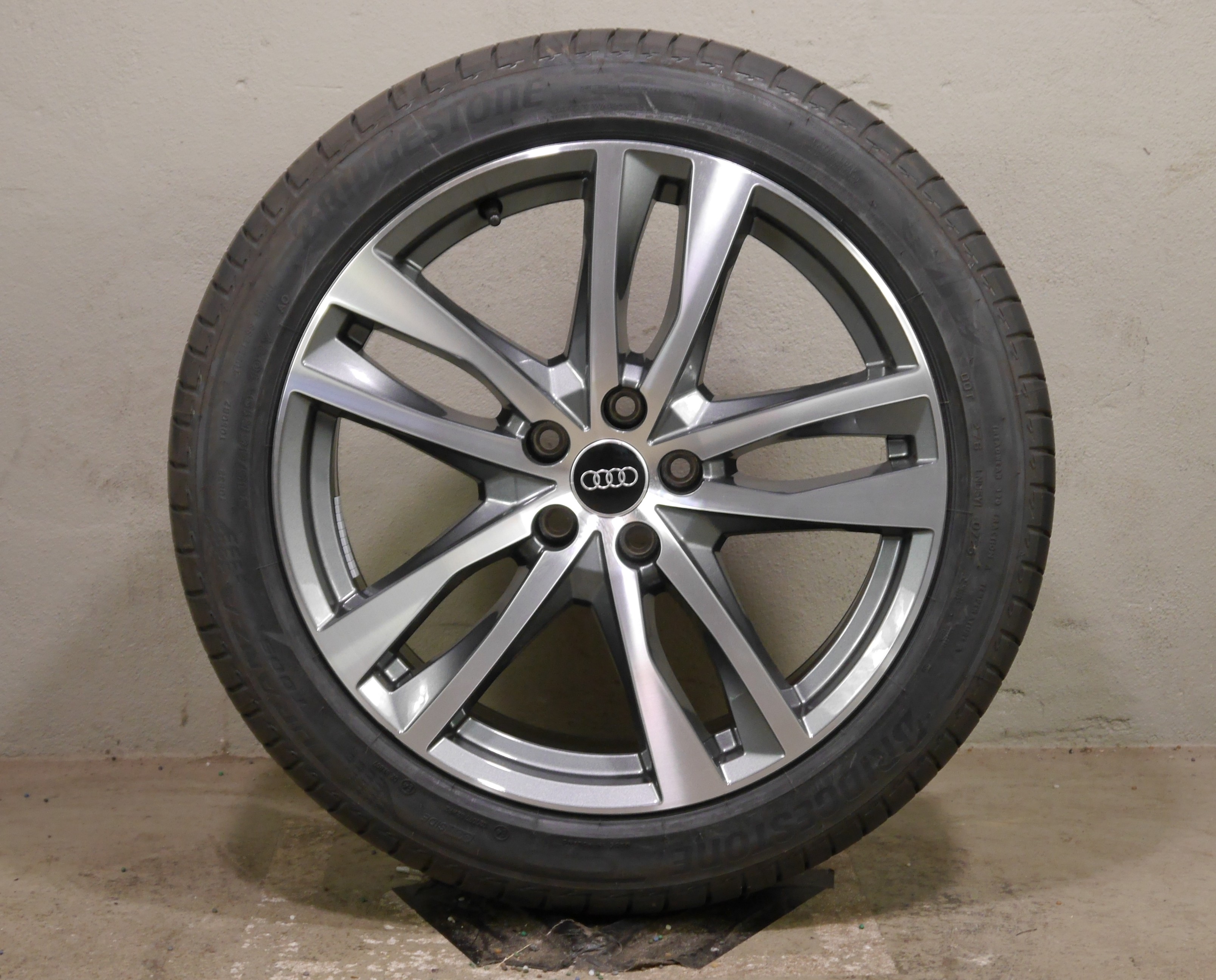 Audi A6 Avant (4A) Aluradsatz – Sommer 245/45 R19 102V (AO) – 4K0601025CG