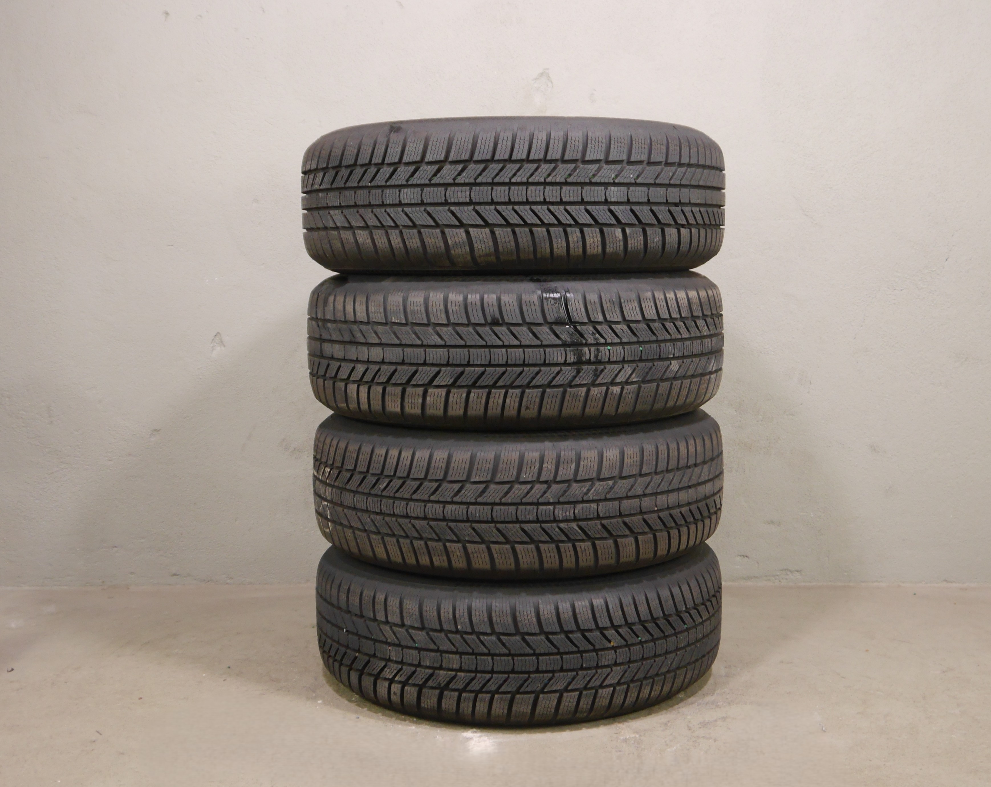 Skoda Octavia (NX) Stahlradsatz – Winter 205/60 R16 92H  – 5Q0601027BR