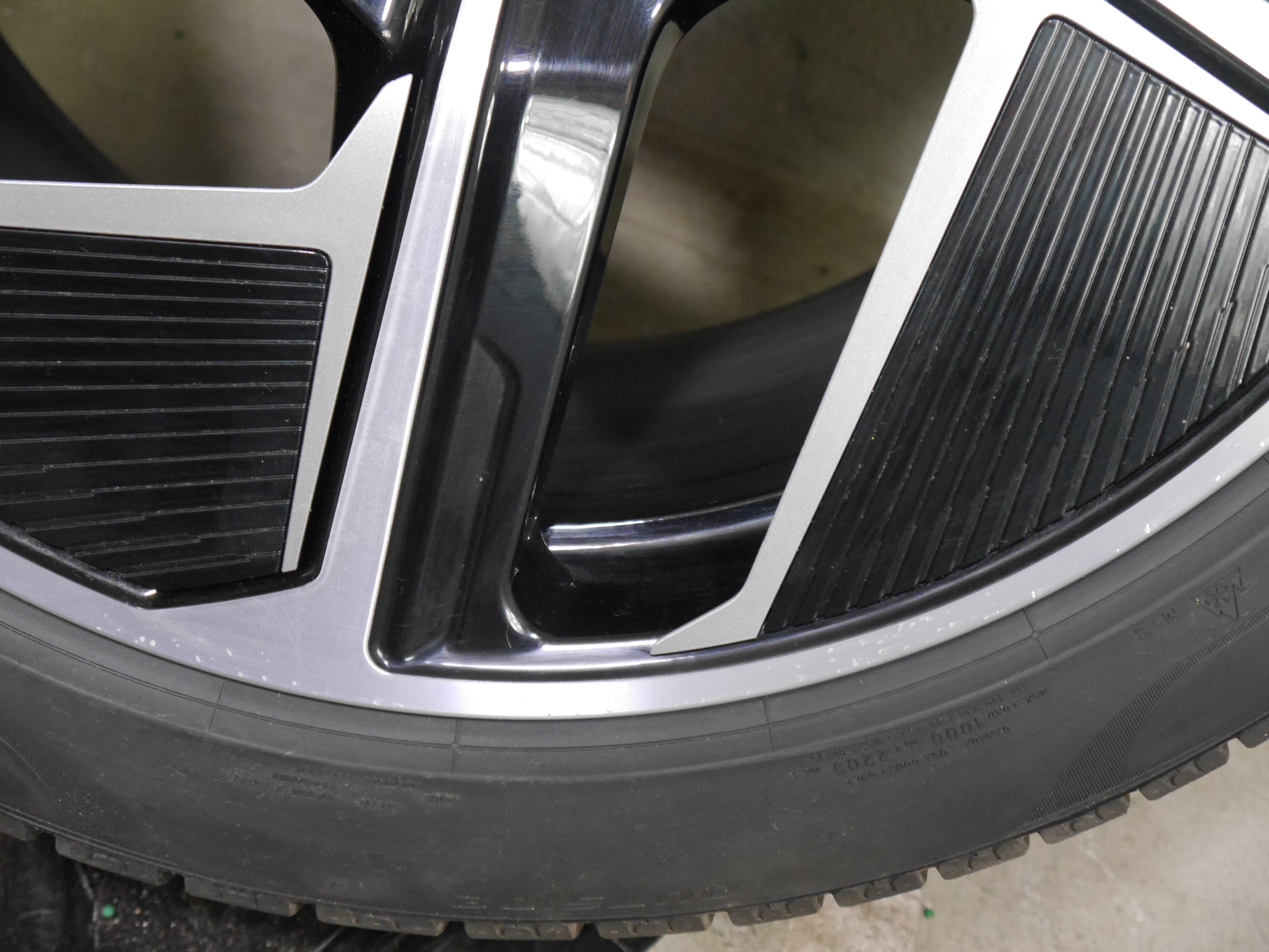 Audi RS e-tron GT Aluradsatz – Winter 245/45 R20 103V, 285/40 R20 108V (NF0,RDKS) 4J3601025F/H