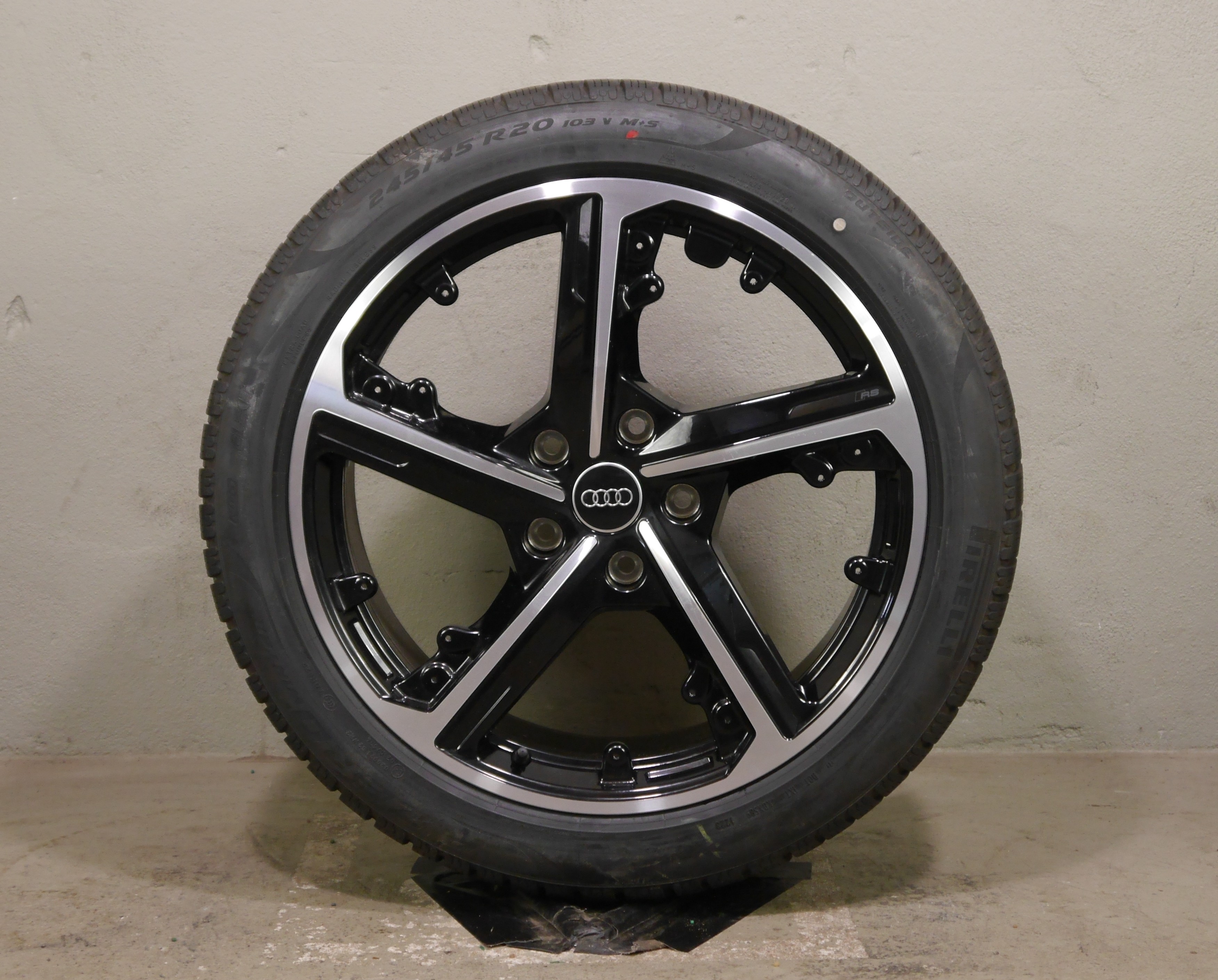 Audi RS e-tron GT Aluradsatz – Winter 245/45 R20 103V, 285/40 R20 108V (NF0,RDKS) 4J3601025A+B