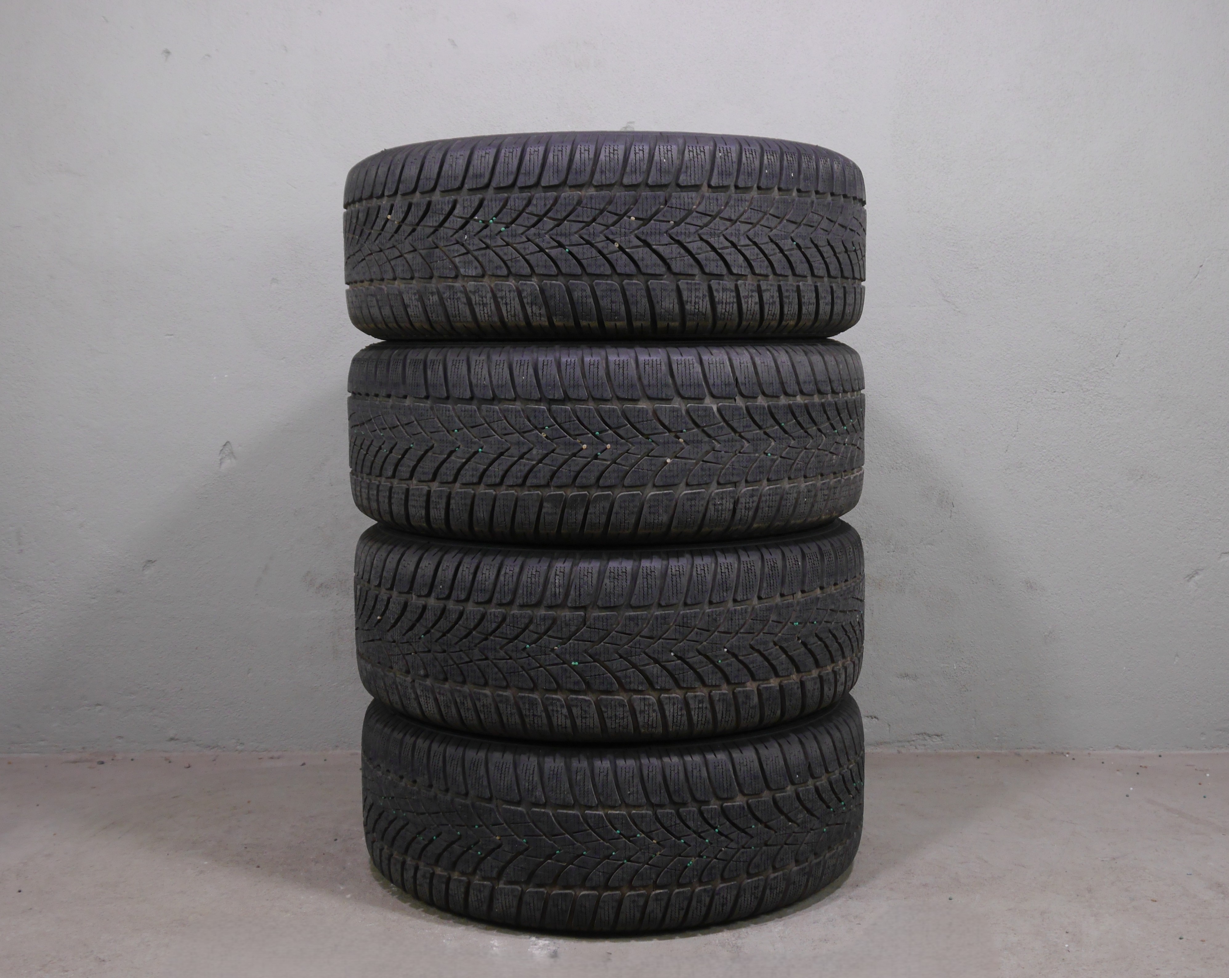 Audi A4 Avant Aluradsatz – Winter 225/50 R17 98H (AO) – 8W0601025P