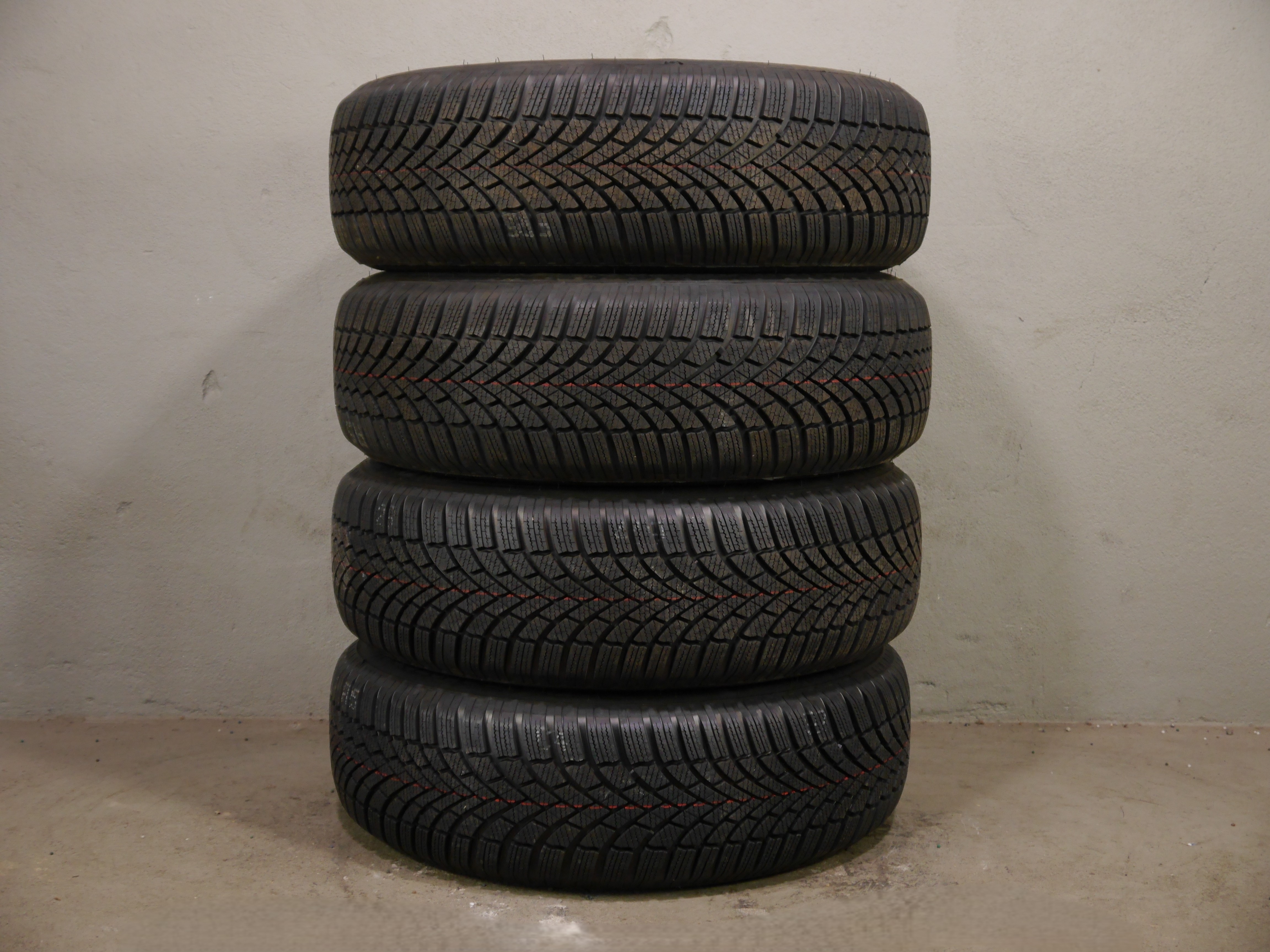 VW Tiguan Aluradsatz – Winter 215/65 R17 99H – 5NA071497A