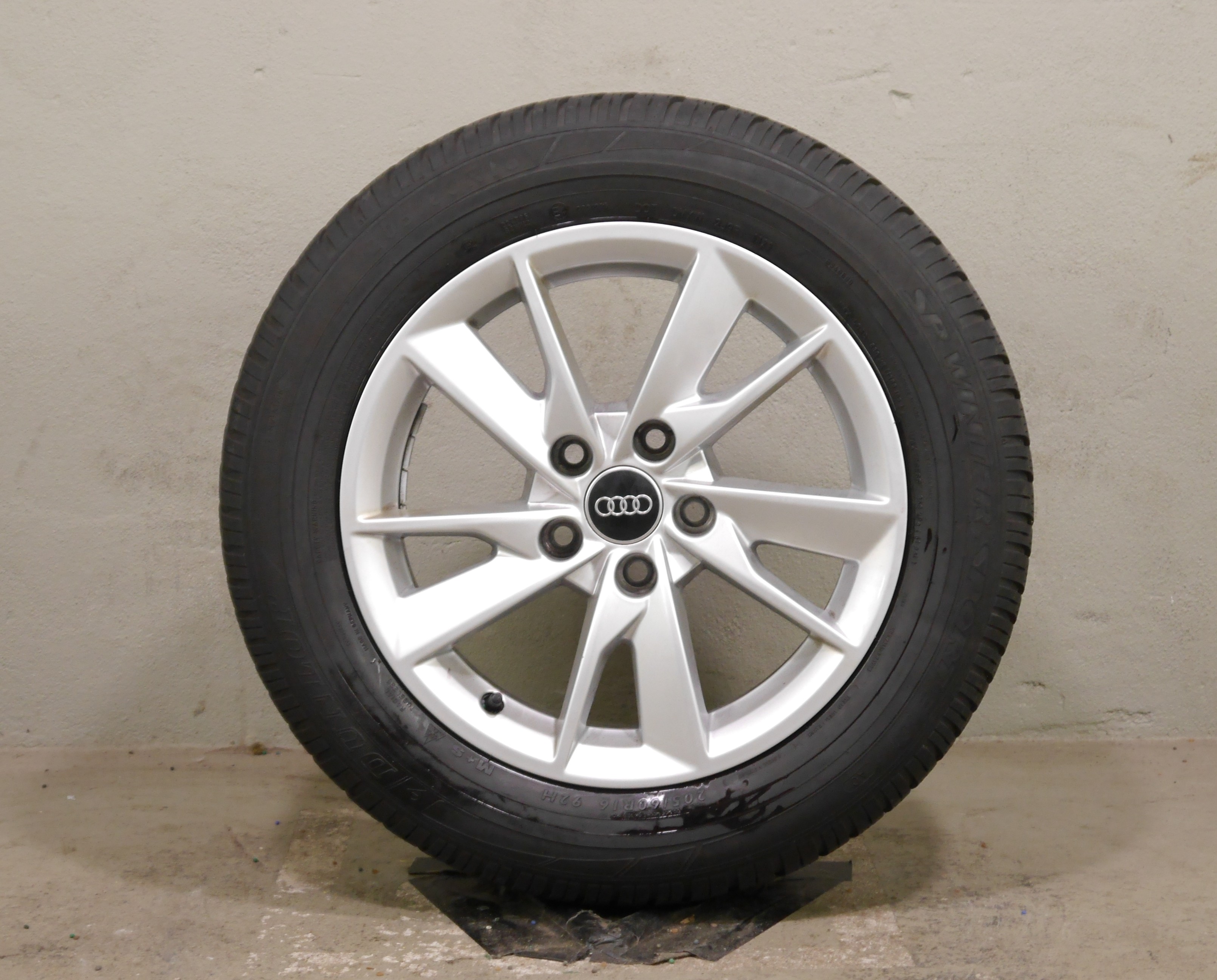 Audi A4 Avant (8W) Aluradsatz – Winter 205/60 R16 96H – 8W0601025B