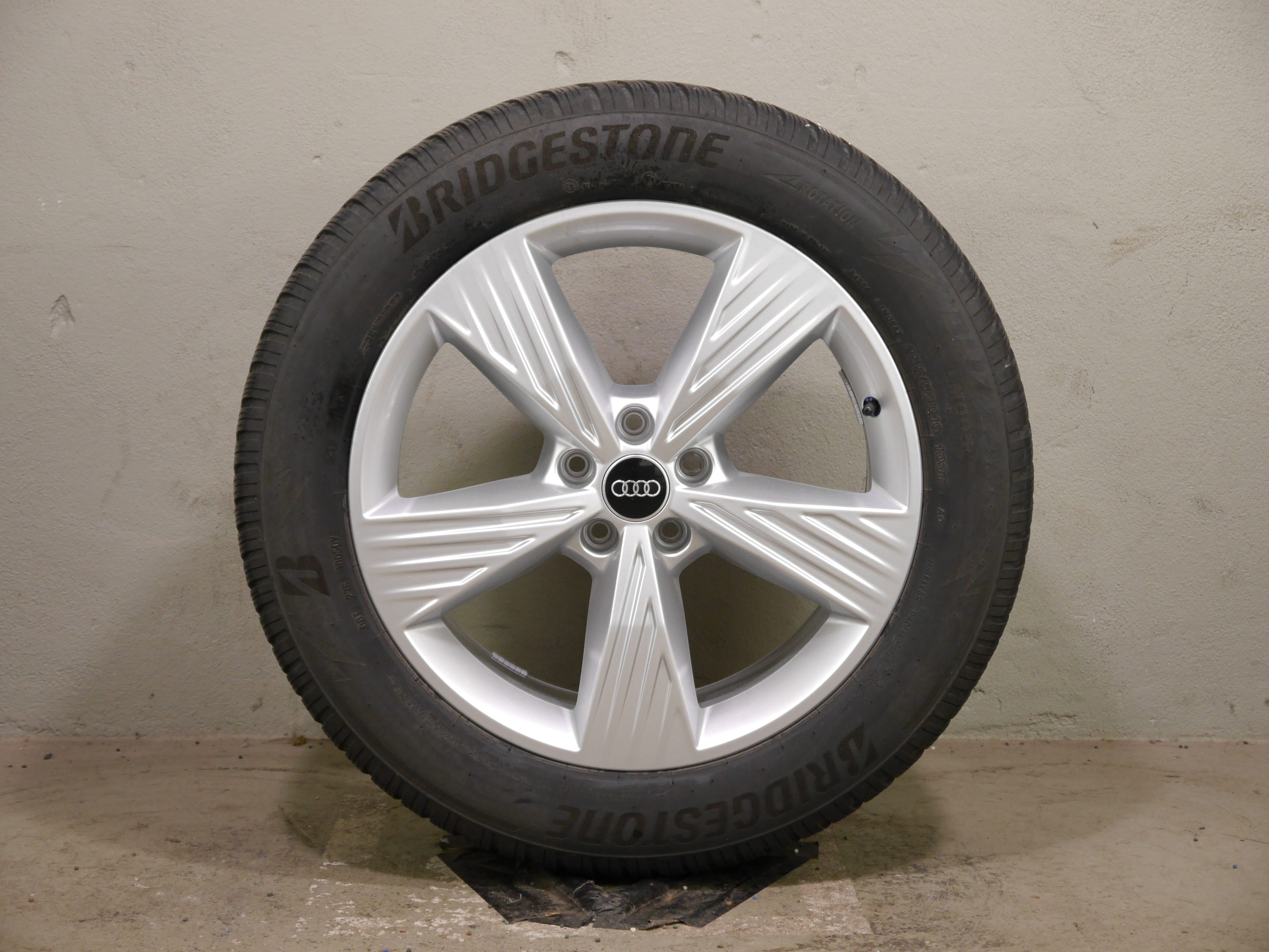 Audi Q4 e-tron (F4) Aluradsatz – Winter 235/55 R19 101T, 255/50 R19 103T (AO) 89A601025B