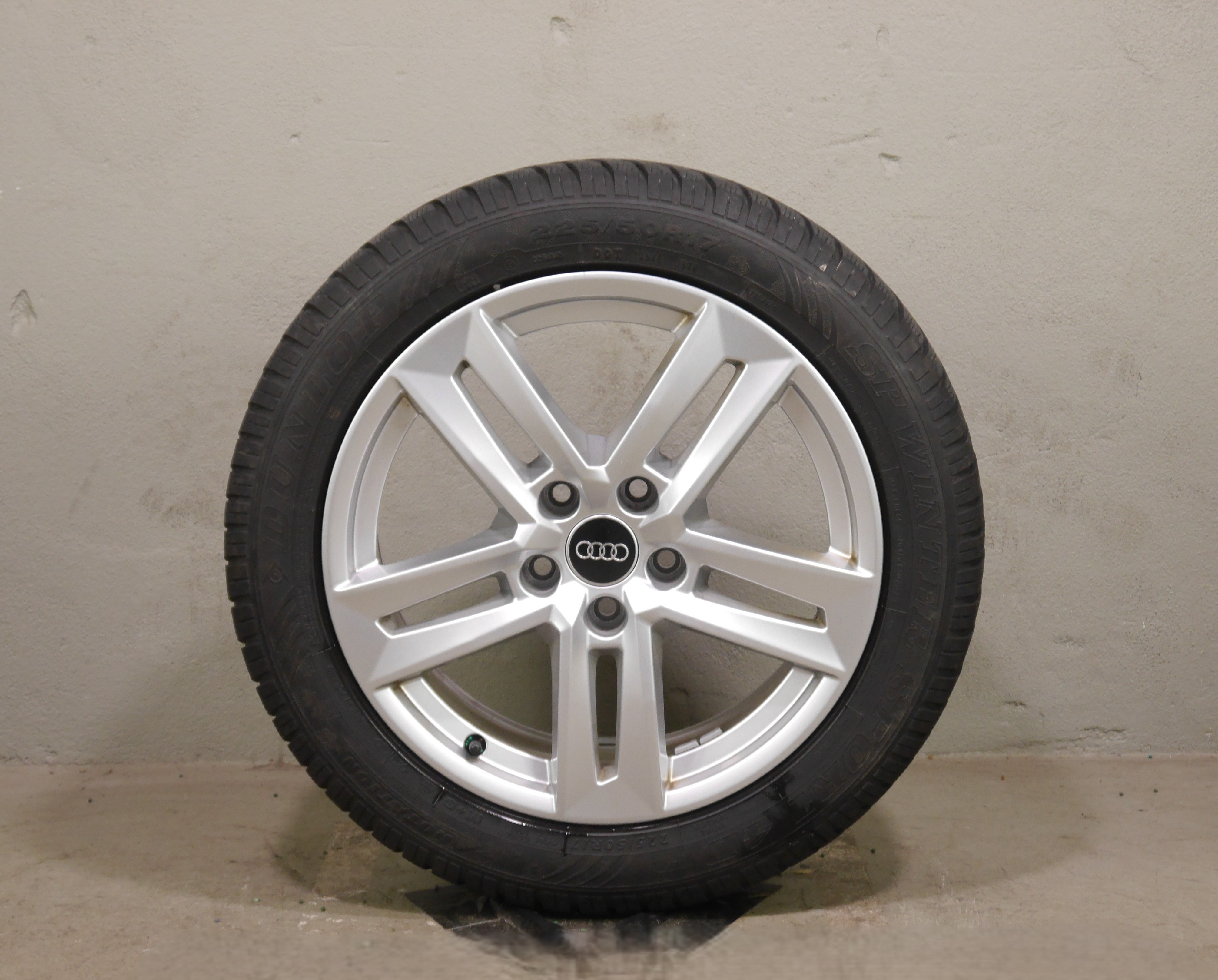 Audi A4 Aluradsatz – Winter 225/50 R17 98H (AO) – 8W0601025P