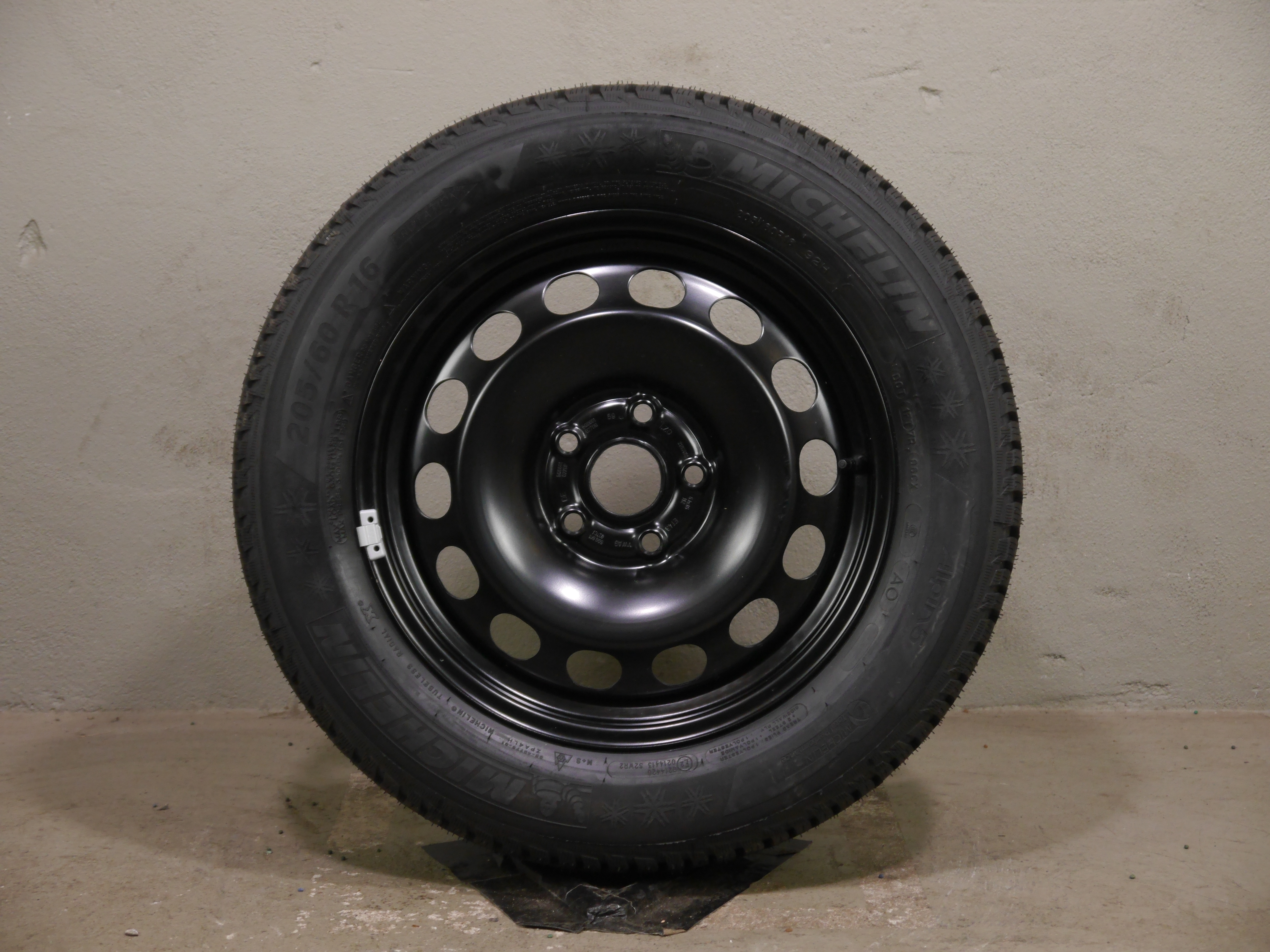 Audi Q2 Stahlradsatz – Winter 205/60 R16 92H (AO) – 5Q0601027CJ/CK