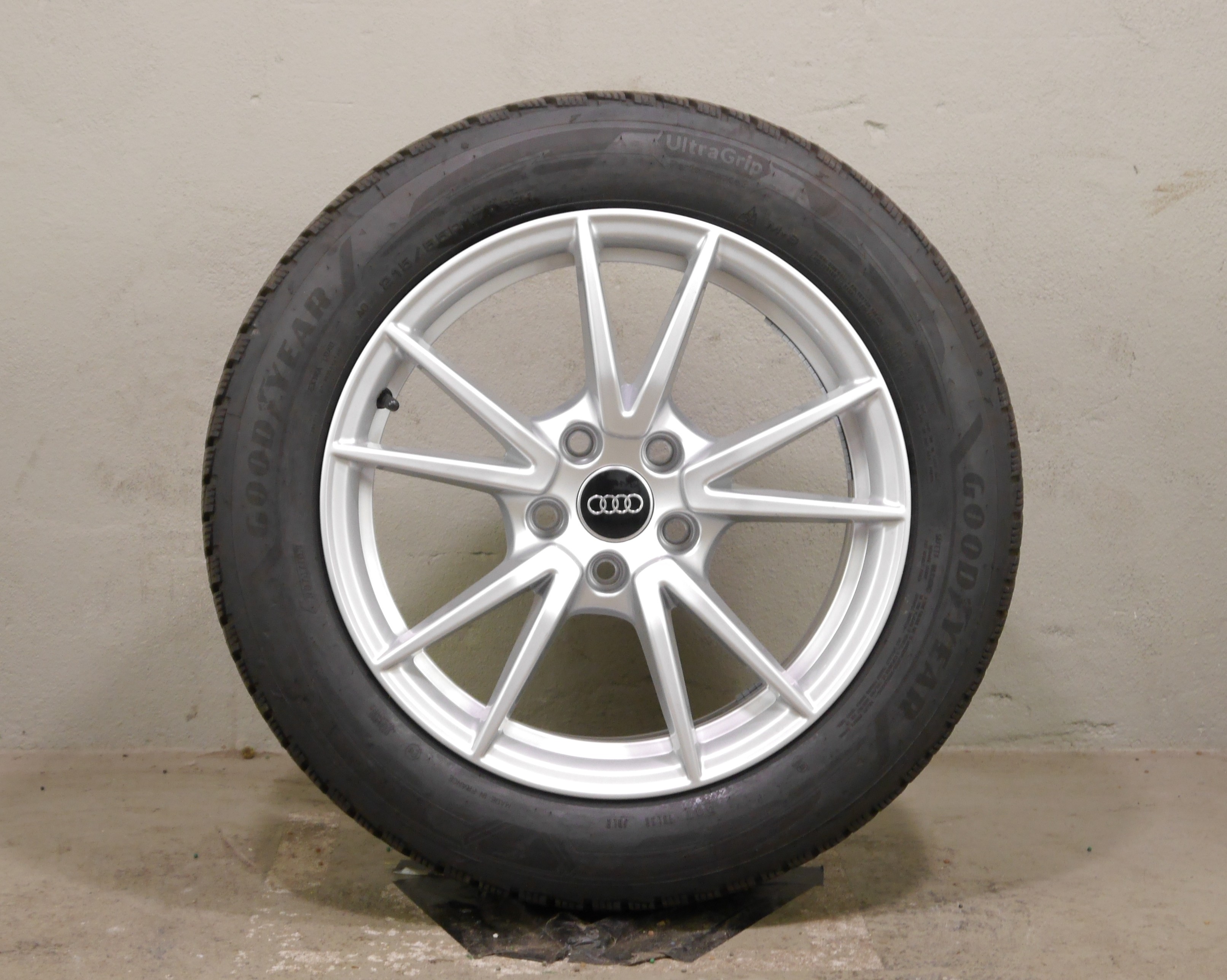 Audi A5 Avant (FU) Aluradsatz – Winter 215/55 R17 98H (AO) – 8B3601025A