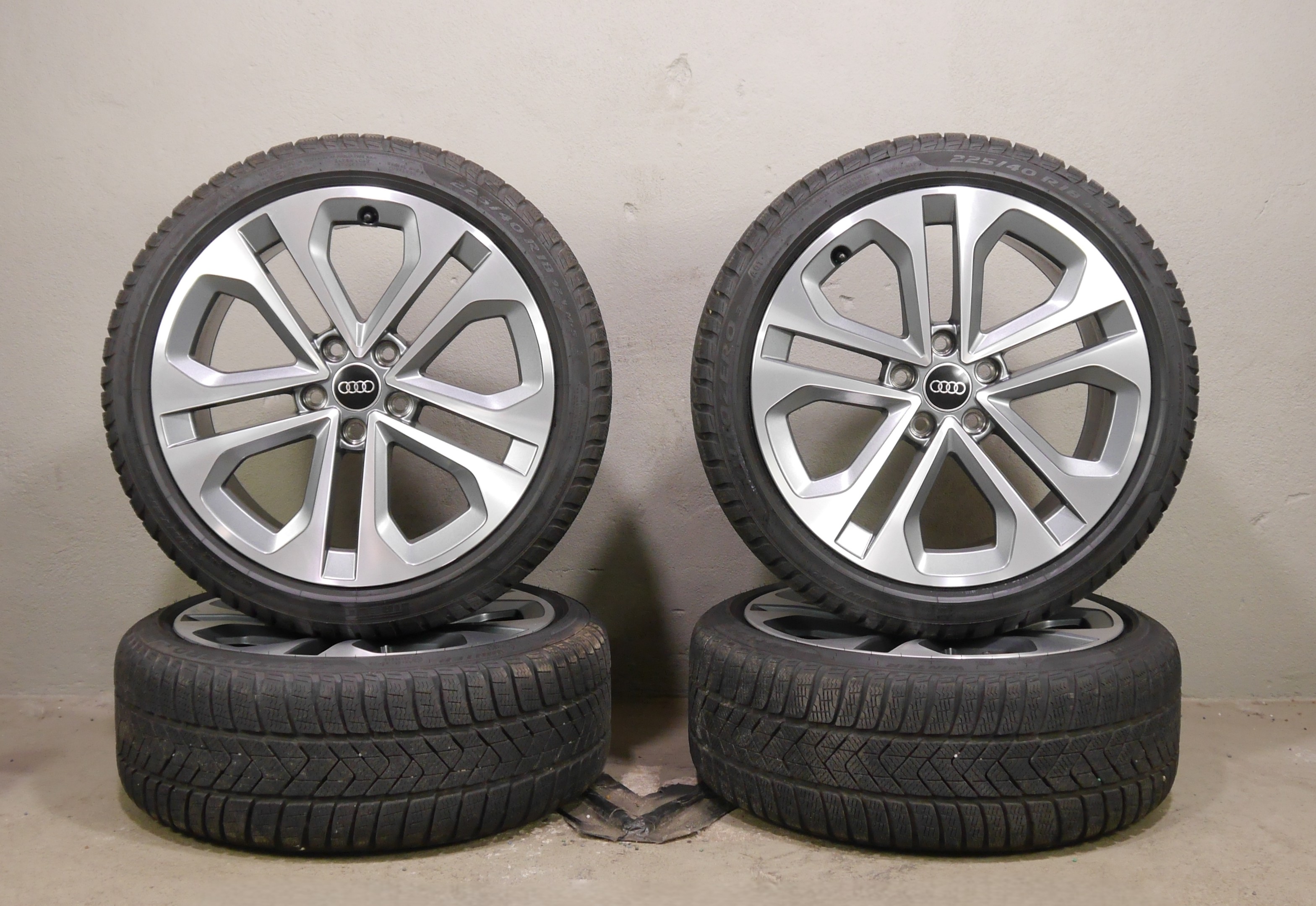 Audi A3 Sportback (8Y) Aluradsatz – Winter 225/40 R18 92V (AO1) – 8Y0601025CE