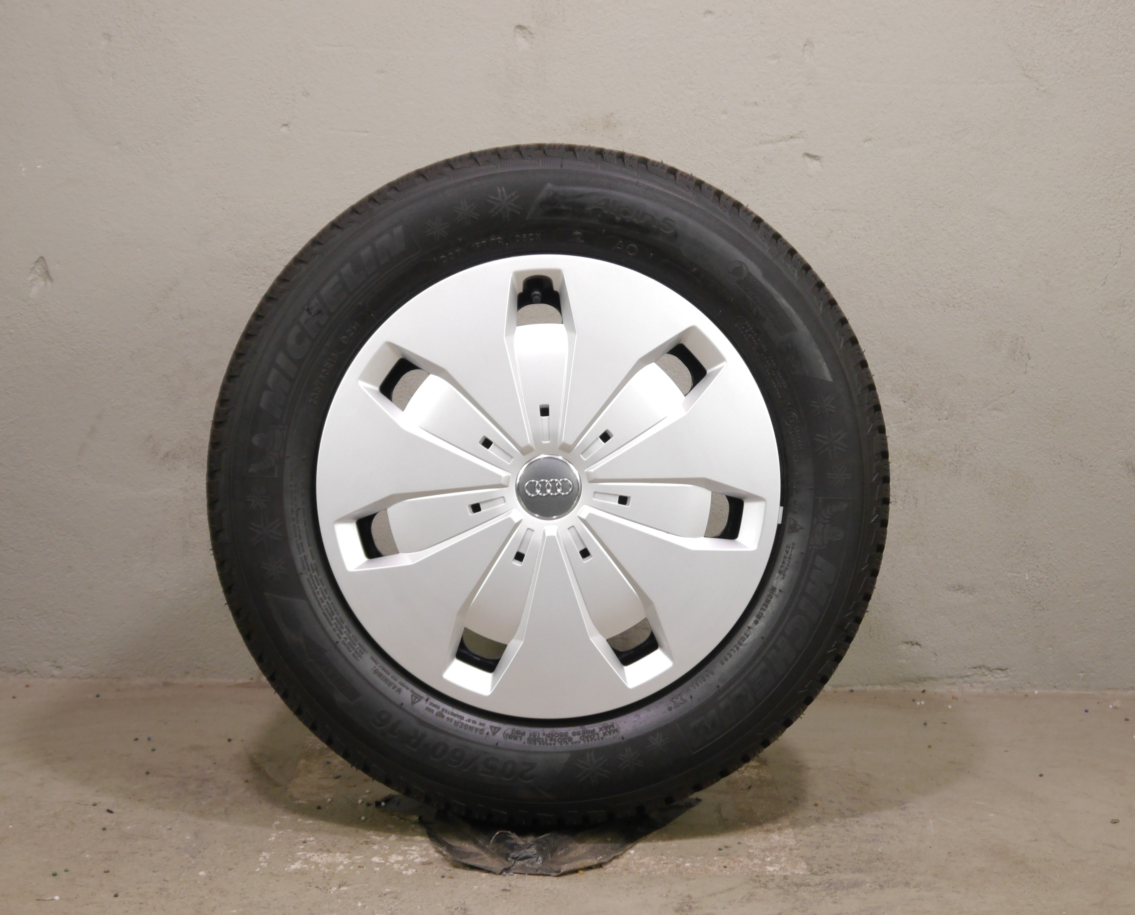 Audi Q2 Stahlradsatz – Winter 205/60 R16 92H – 5Q0601027CJ