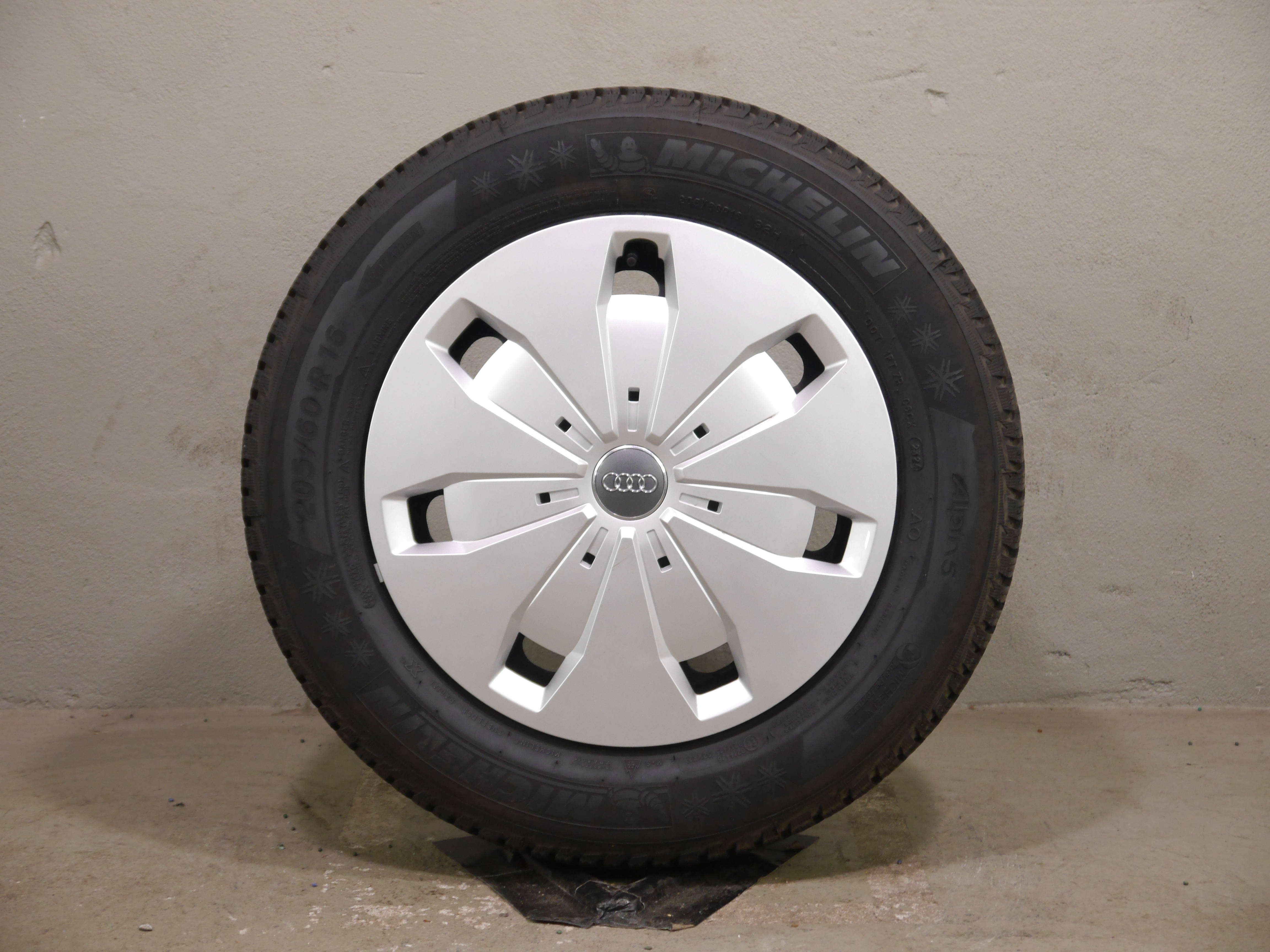 Audi Q2 Stahlradsatz – Winter 205/60 R16 92H (AO) – 5Q0601027CJ