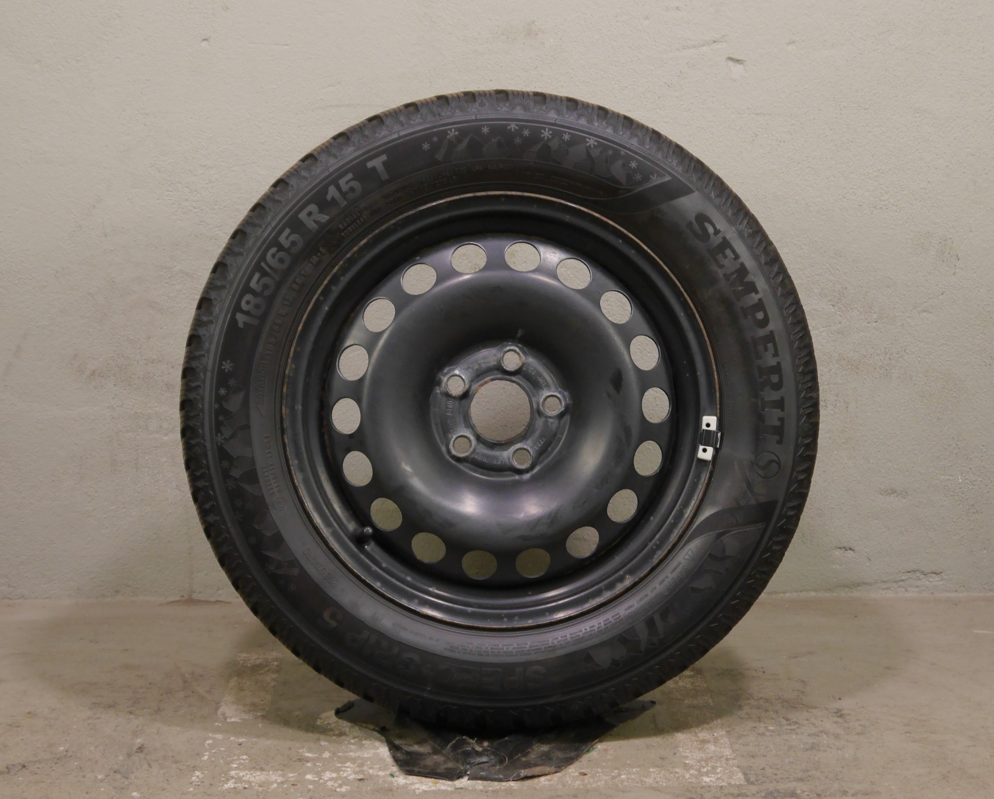 ŠKODA Fabia/ VW Polo / Seat Ibiza Stahlradsatz – Winter 185/65 R15 88T - 2Q0601027AG/AR