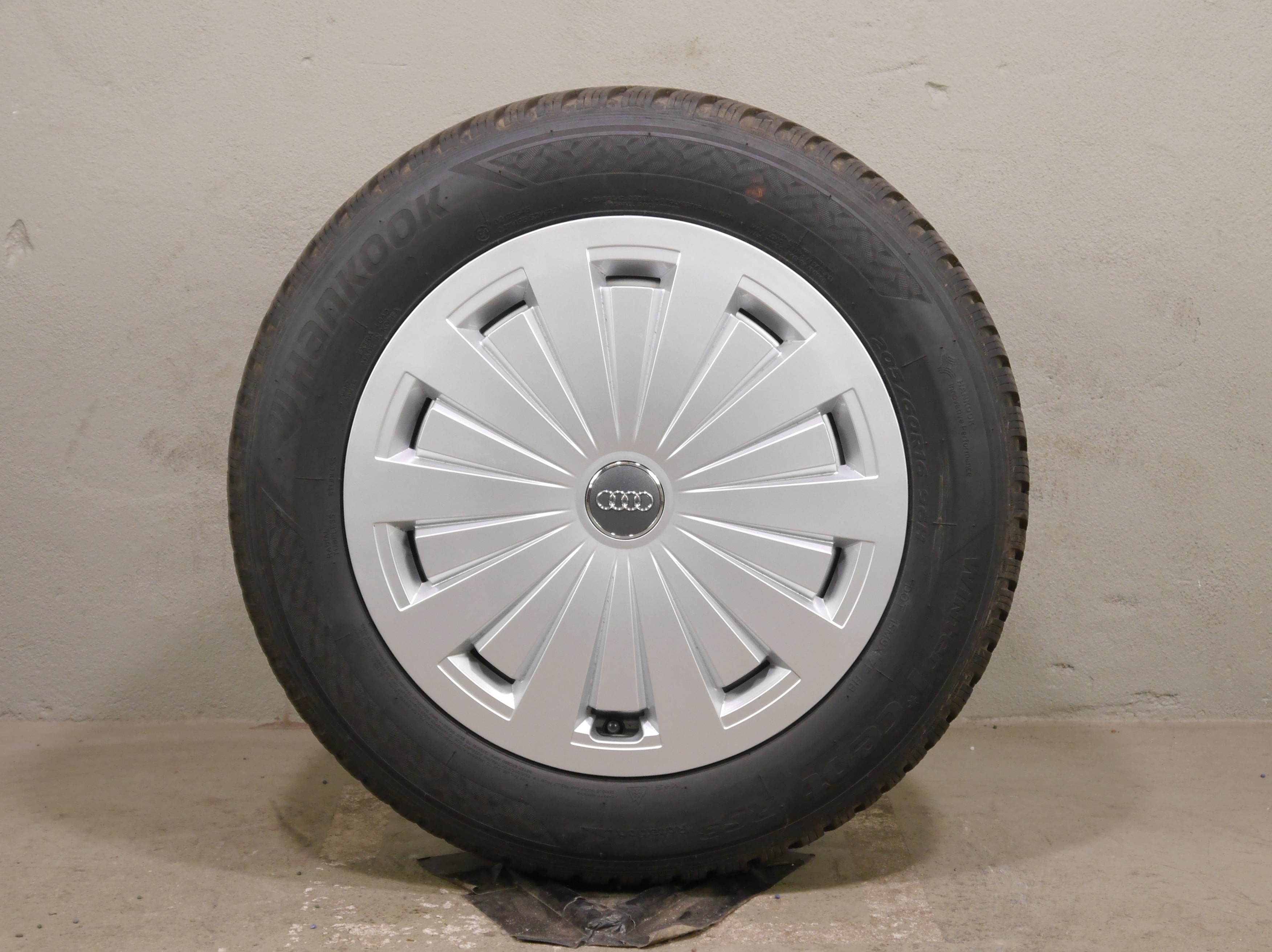 Audi A4 Aluradsatz – Winter 205/60 R16 92H (AO) – 8W0601025-