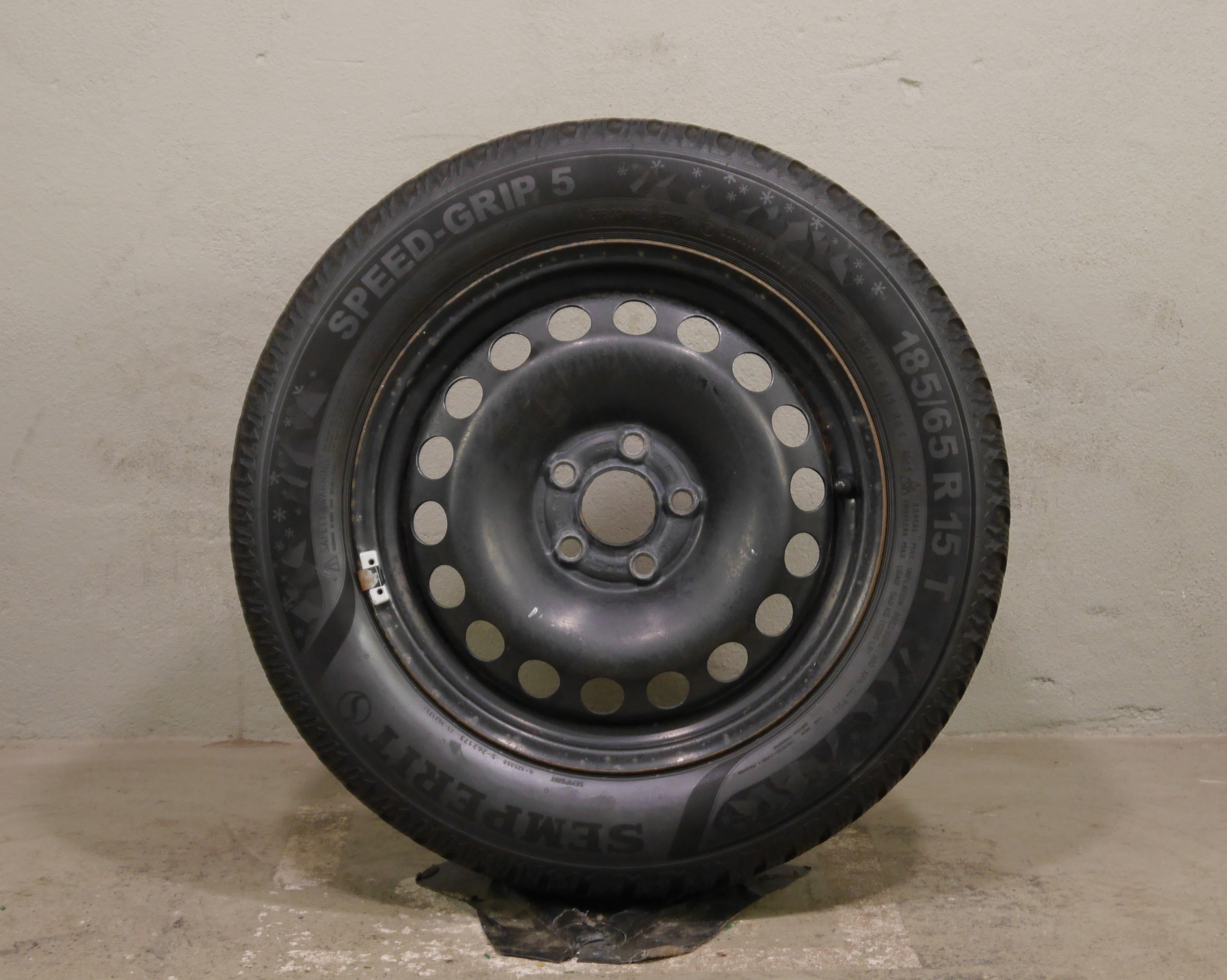 ŠKODA Fabia/ VW Polo / Seat Ibiza Stahlradsatz – Winter 185/65 R15 88T - 2Q0601027AG/AR