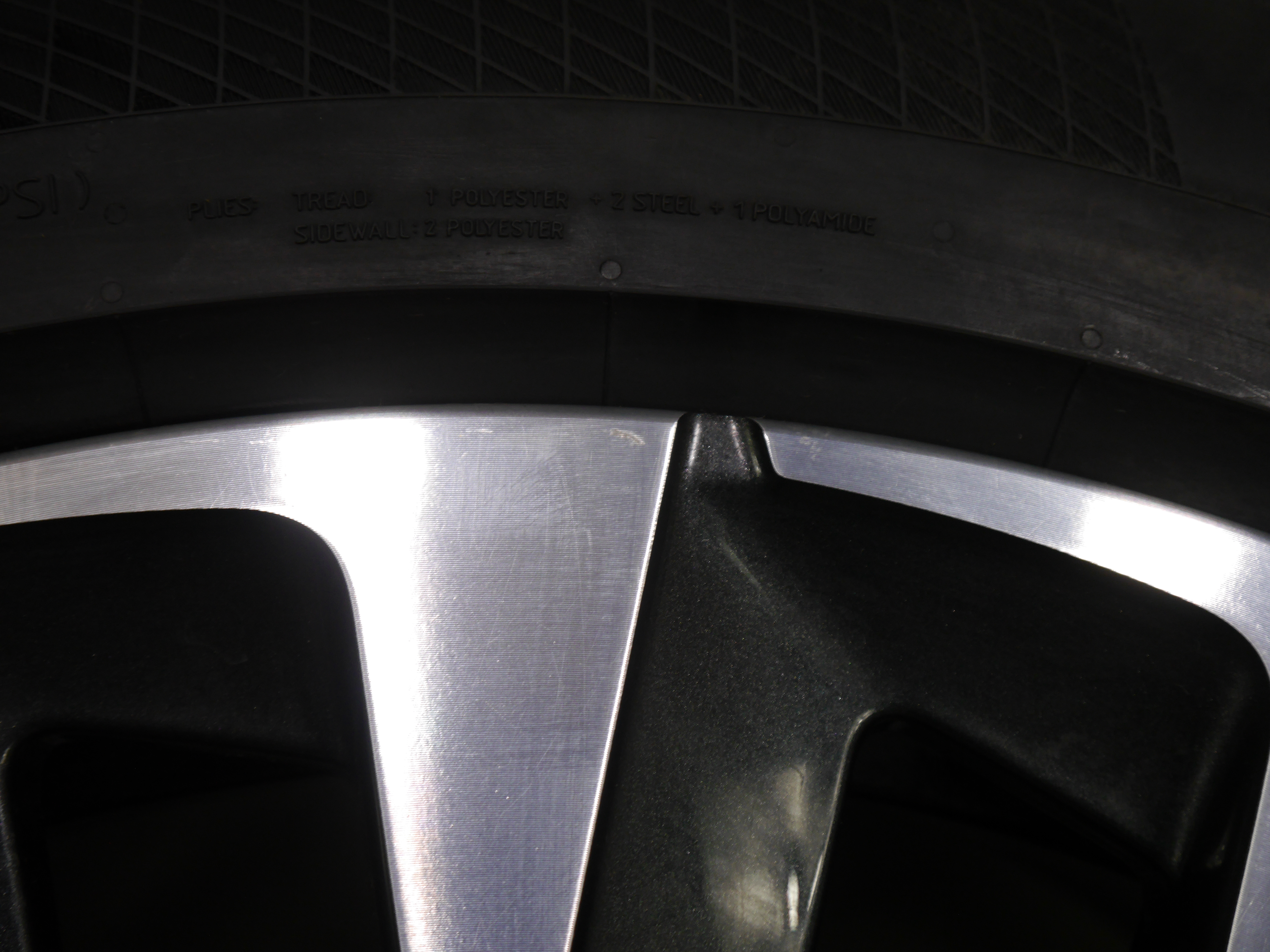 ŠKODA Enyaq Aluradsatz – Winter 235/50 R20 100T  255/45 R20 101T – 5LA601025AR - Conti Seal