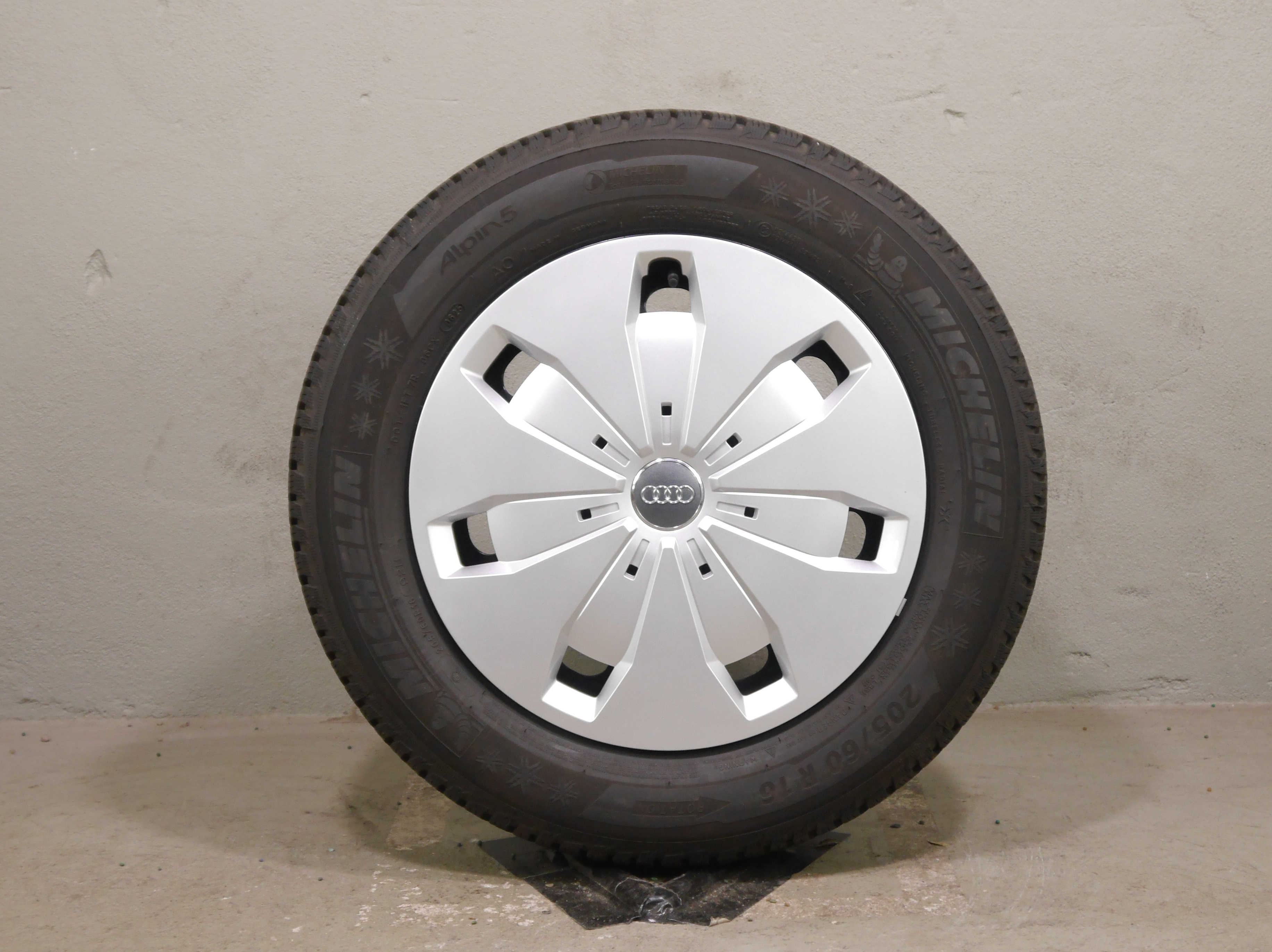 Audi Q2 Stahlradsatz VW T-ROC – Winter 205/60 R16 92H (AO) – 5Q0601027CJ
