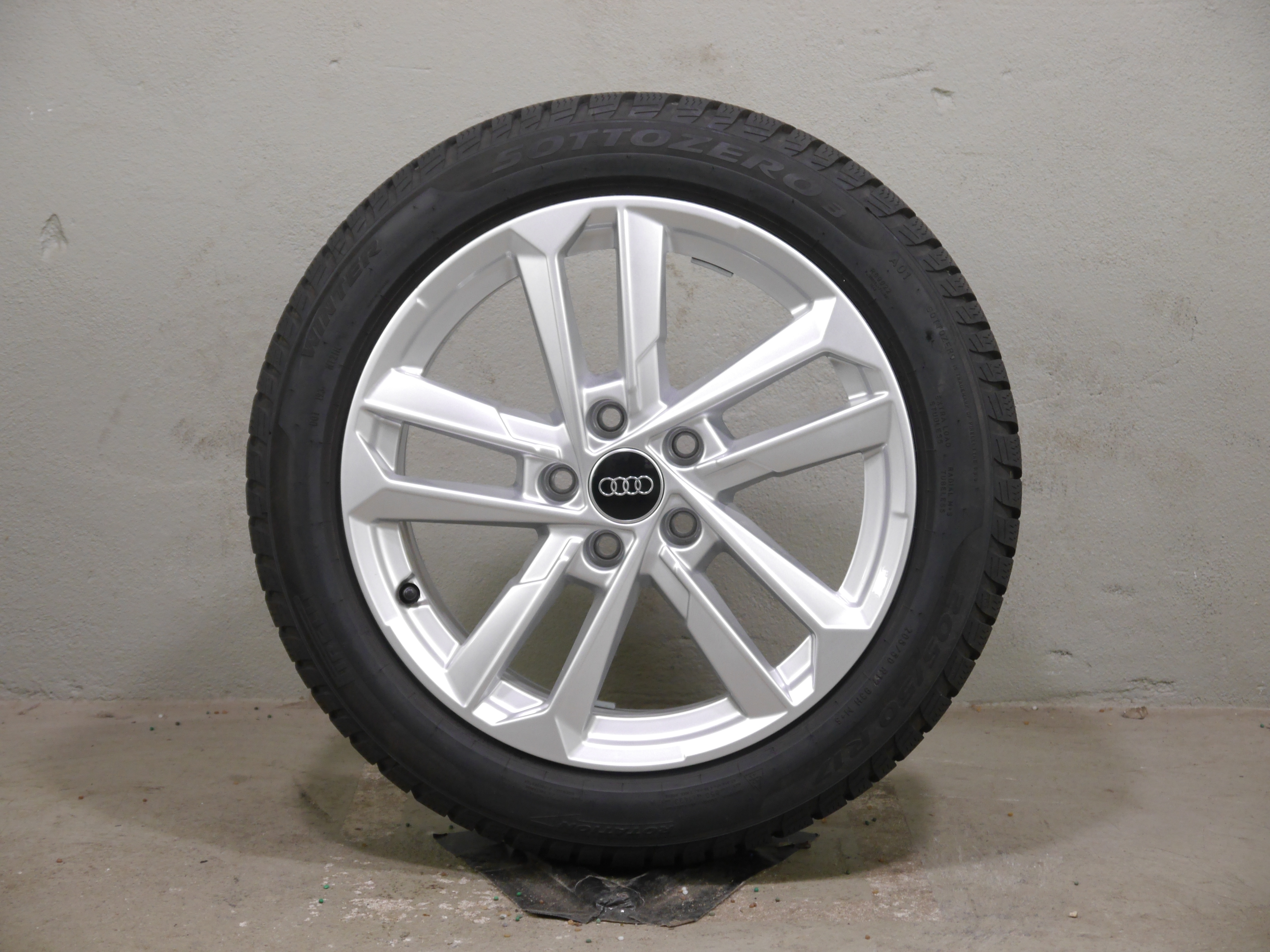 Audi A3 Sportback Aluradsatz – Winter 205/50 R17 93H (AO1) – 8Y0601025L