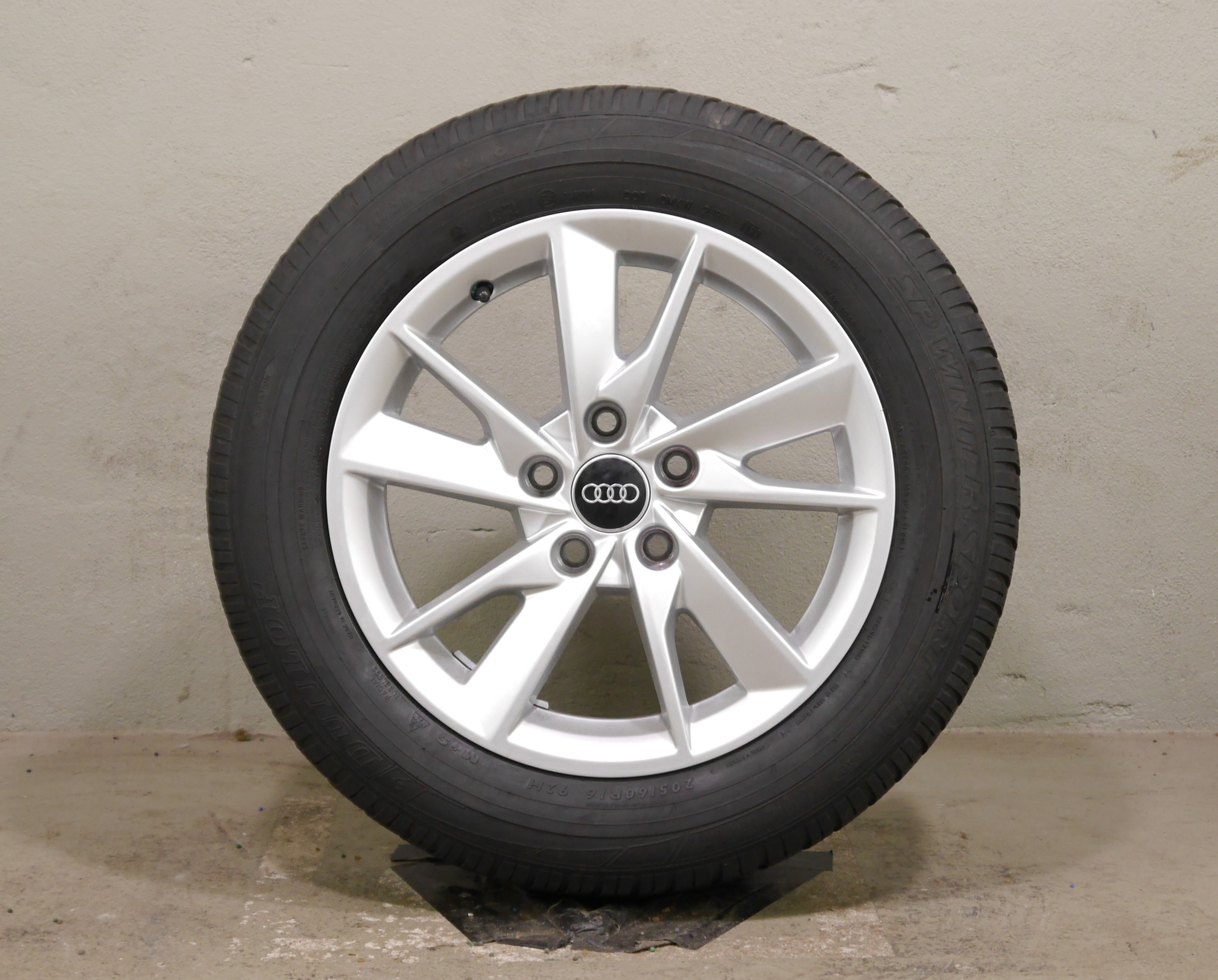 Audi A4 Avant (8W) Aluradsatz – Winter 205/60 R16 96H – 8W0601025B