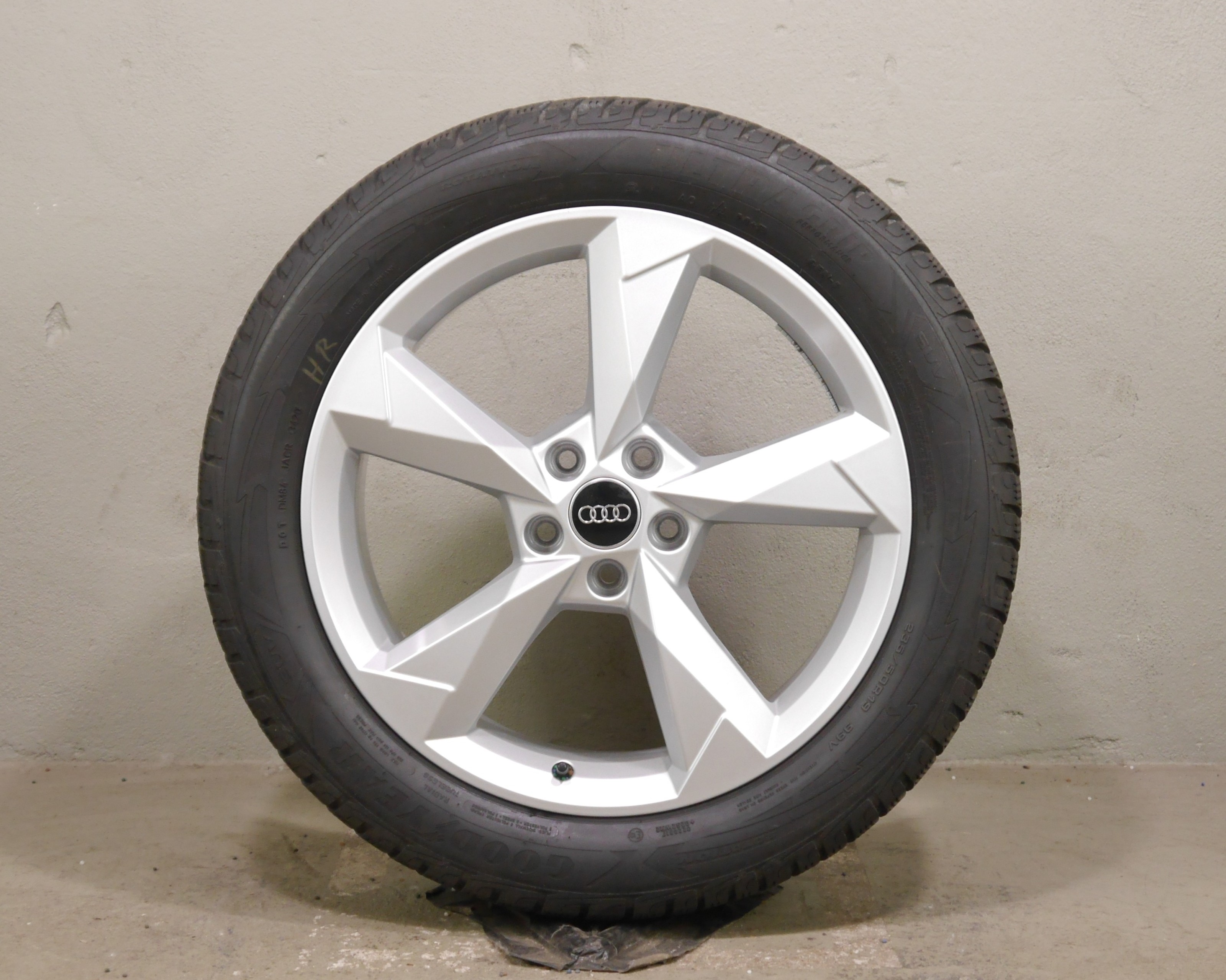 Audi Q3 Sportback (F3) Aluradsatz – Winter 235/50 R19 99V (AO) – 83A601025N