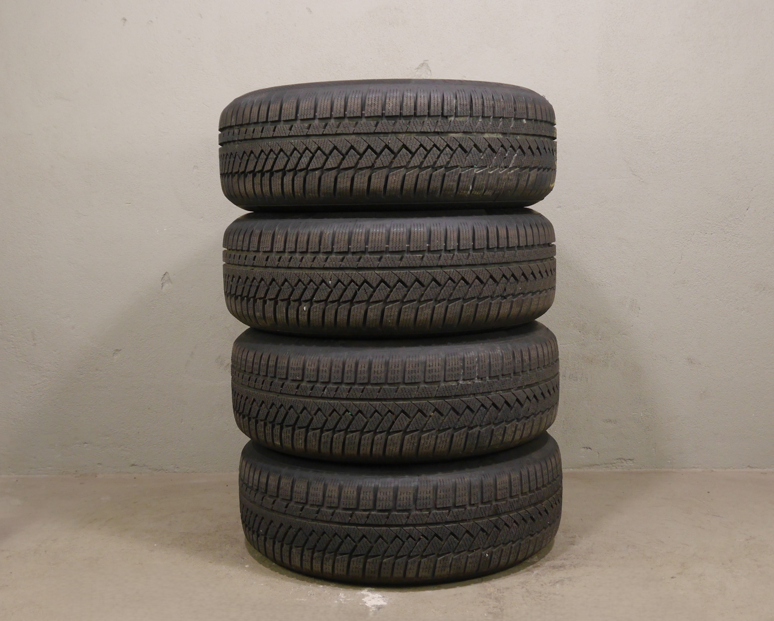 Audi A4 (8W) Aluradsatz – Winter 205/60 R16 96H – 8W0601025B