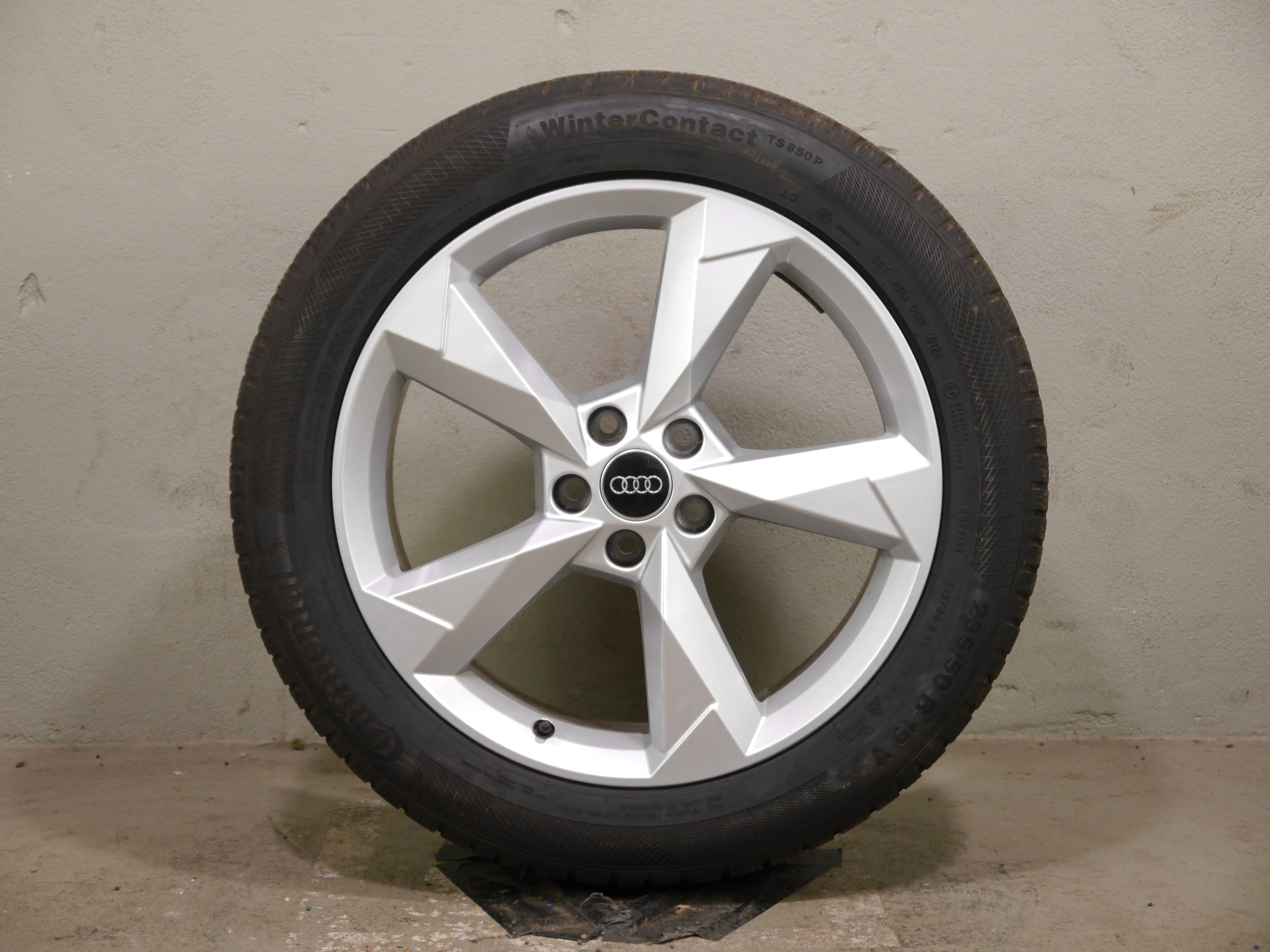 Audi Q3 (F3) Aluradsatz – Winter 235/50 R19 99V (AO) – 83A601025N