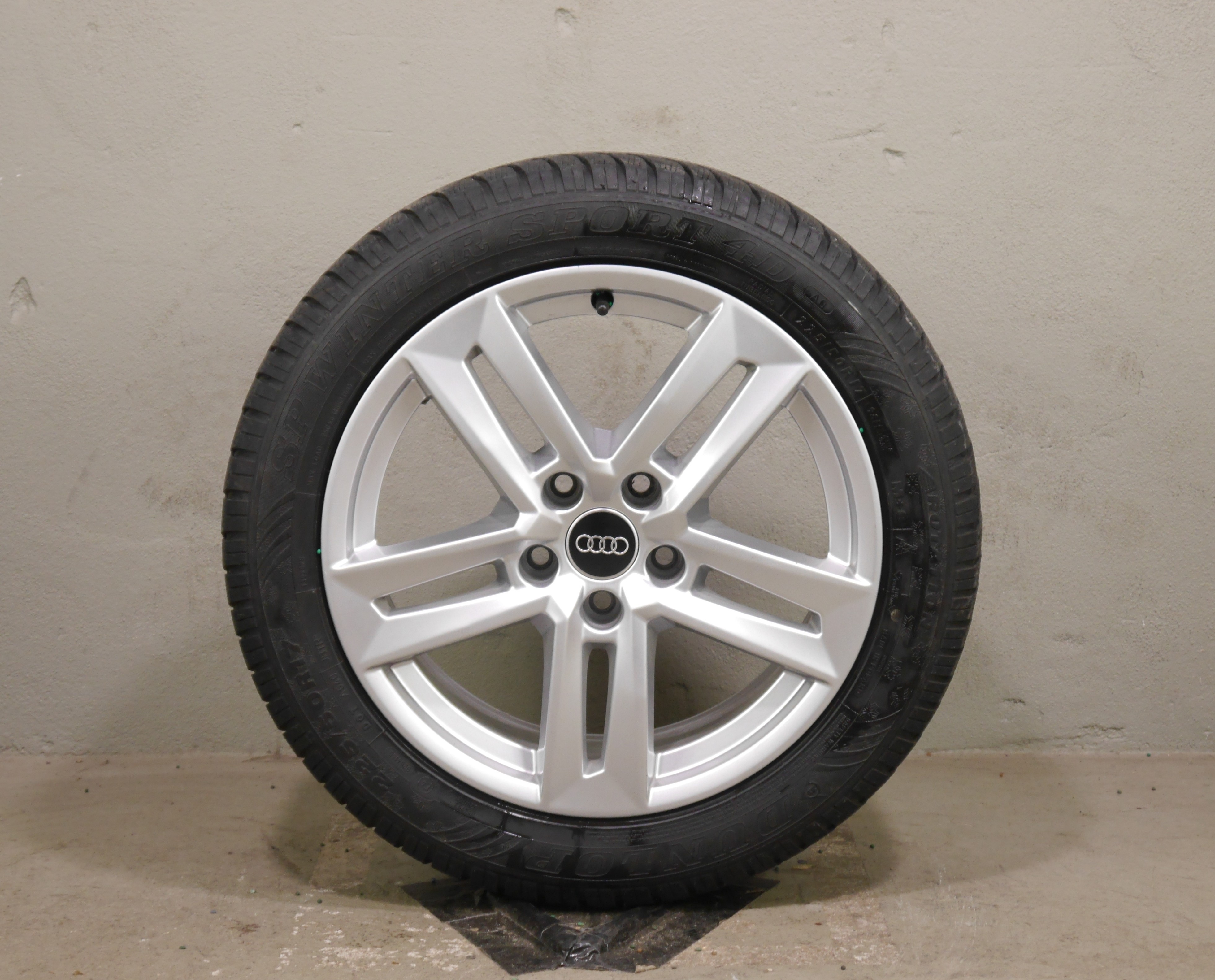 Audi A4 Aluradsatz – Winter 225/50 R17 98H (AO) – 8W0601025P