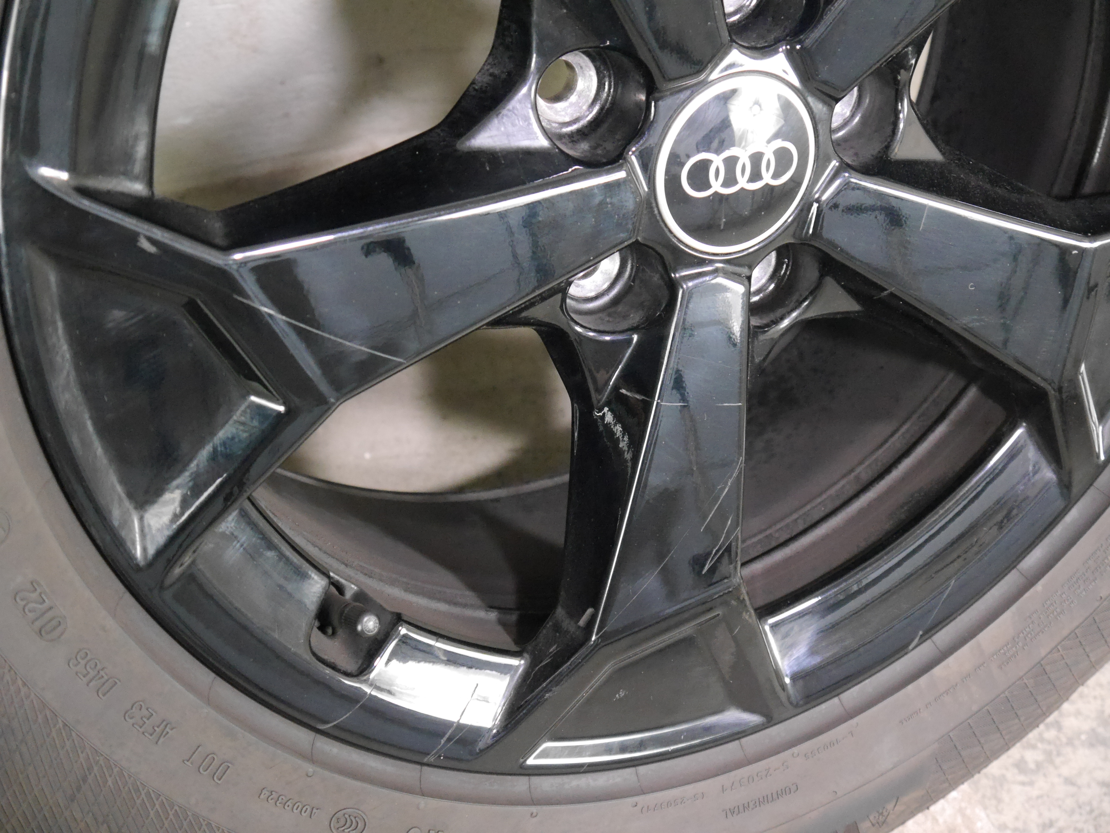 Audi Q3 (F3) Aluradsatz – Winter 215/65 R17 99H (AO) – 83A601025AM