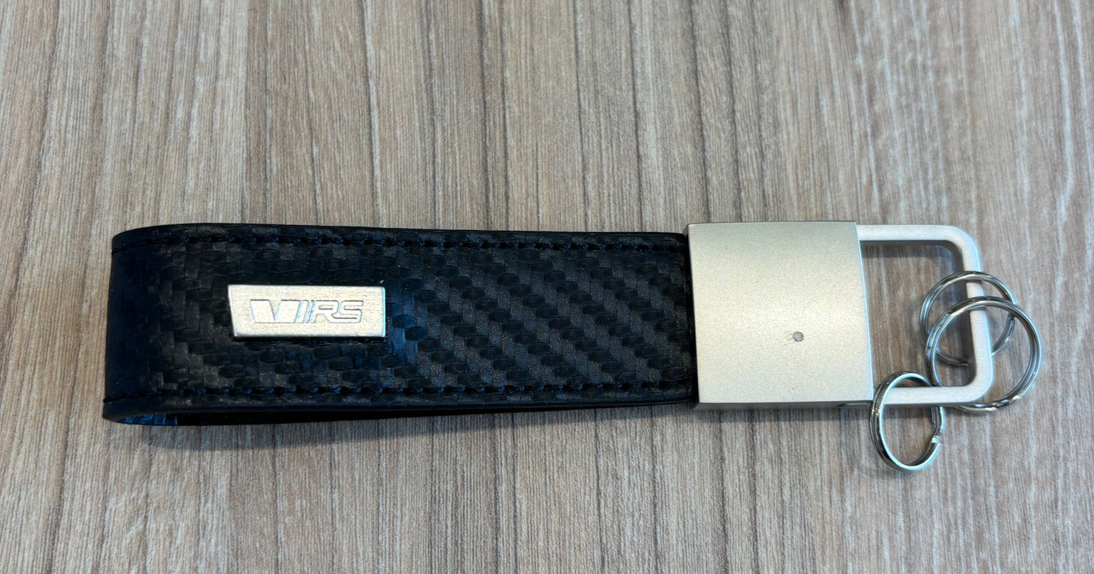 Skoda Schlüsselanhänger Carbon-Optik Leder Keyring schwarz/Silber matt gebürstet MVF76-032