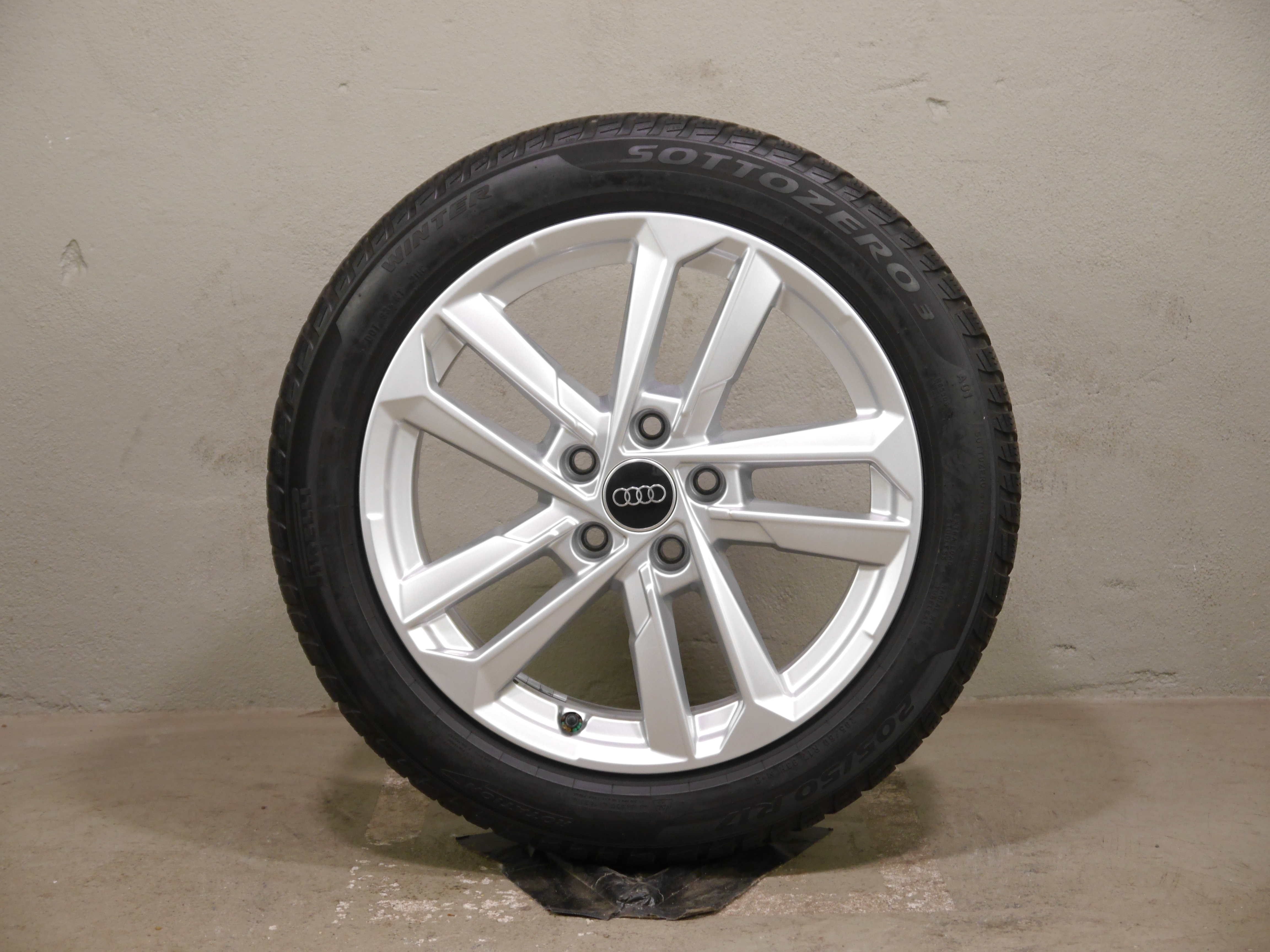 Audi A3 Sportback Aluradsatz – Winter 205/50 R17 93H (AO1) – 8Y0601025L