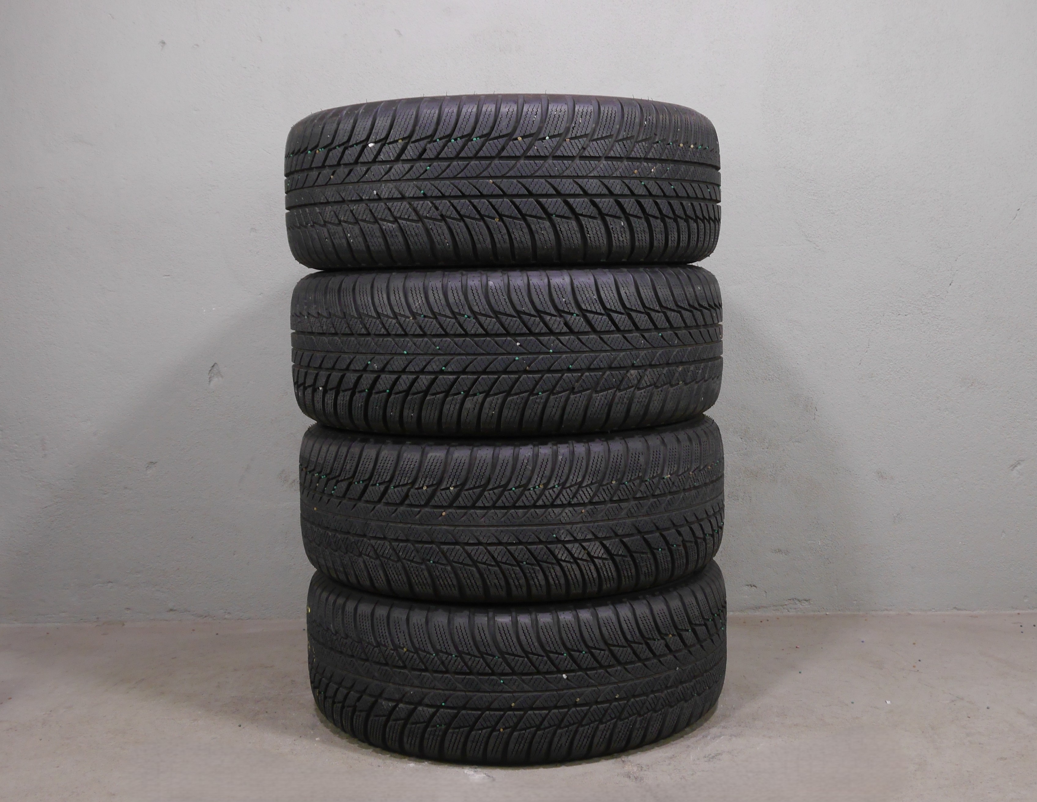 Audi A4 Limousine Aluradsatz – Winter 225/50 R17 98H (AO) – 8W0601025P