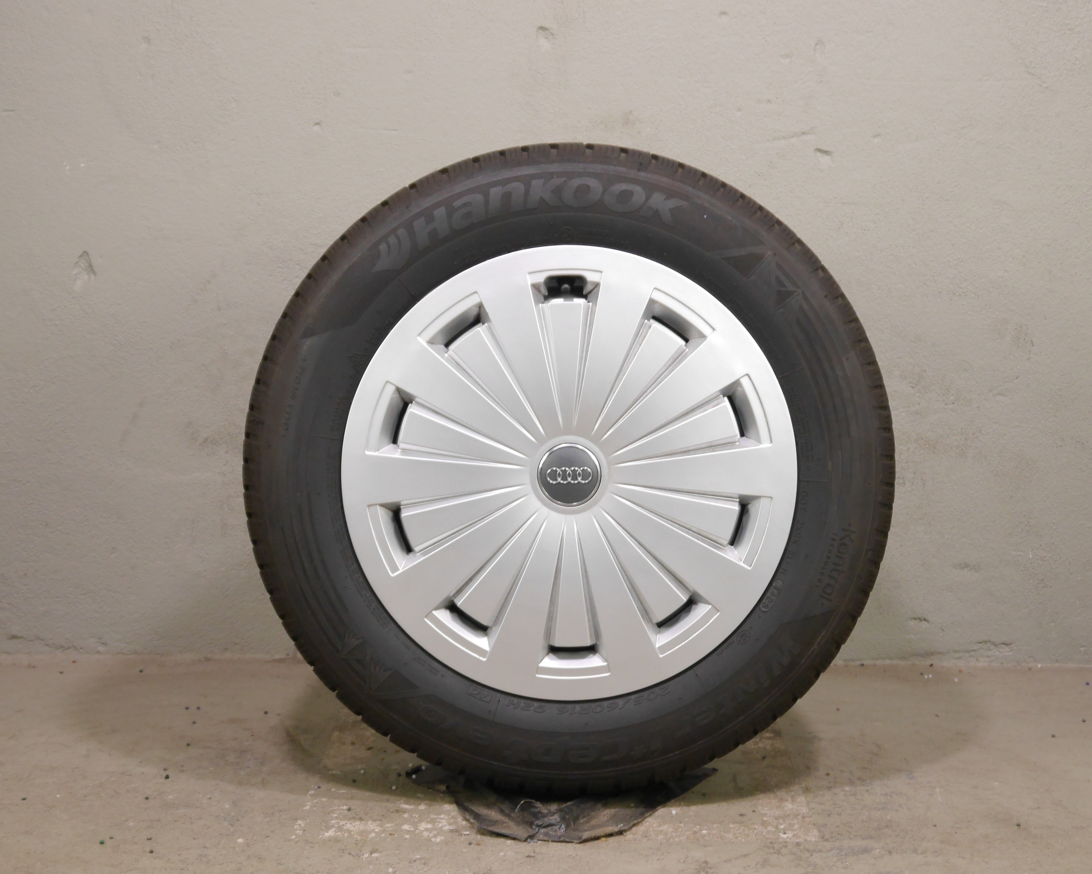 Audi A4 Avant Aluradsatz – Winter 205/60 R16 92H (AO) – 8W0601025-