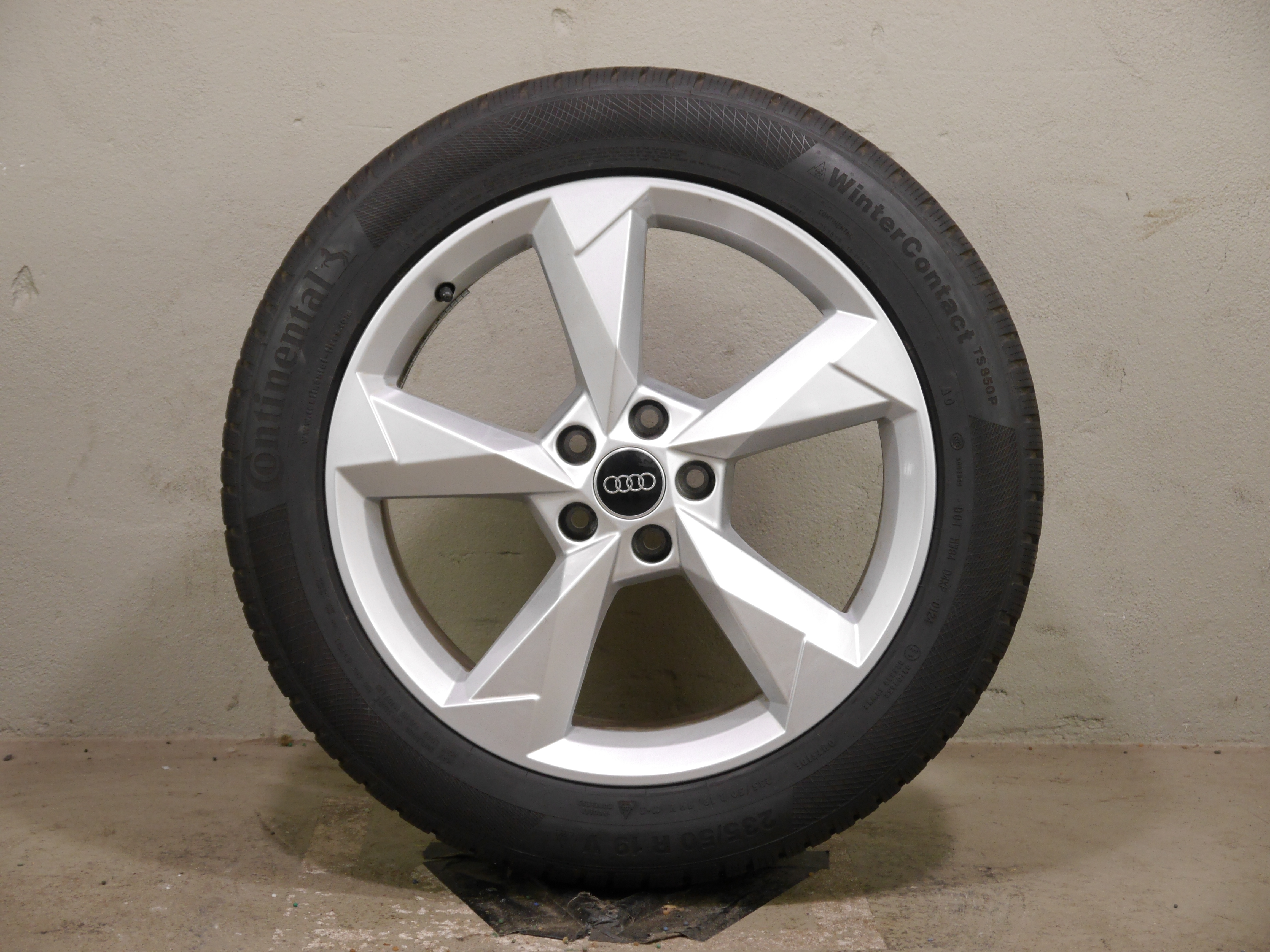 Audi Q3 (F3) Aluradsatz – Winter 235/50 R19 99V (AO) – 83A601025N