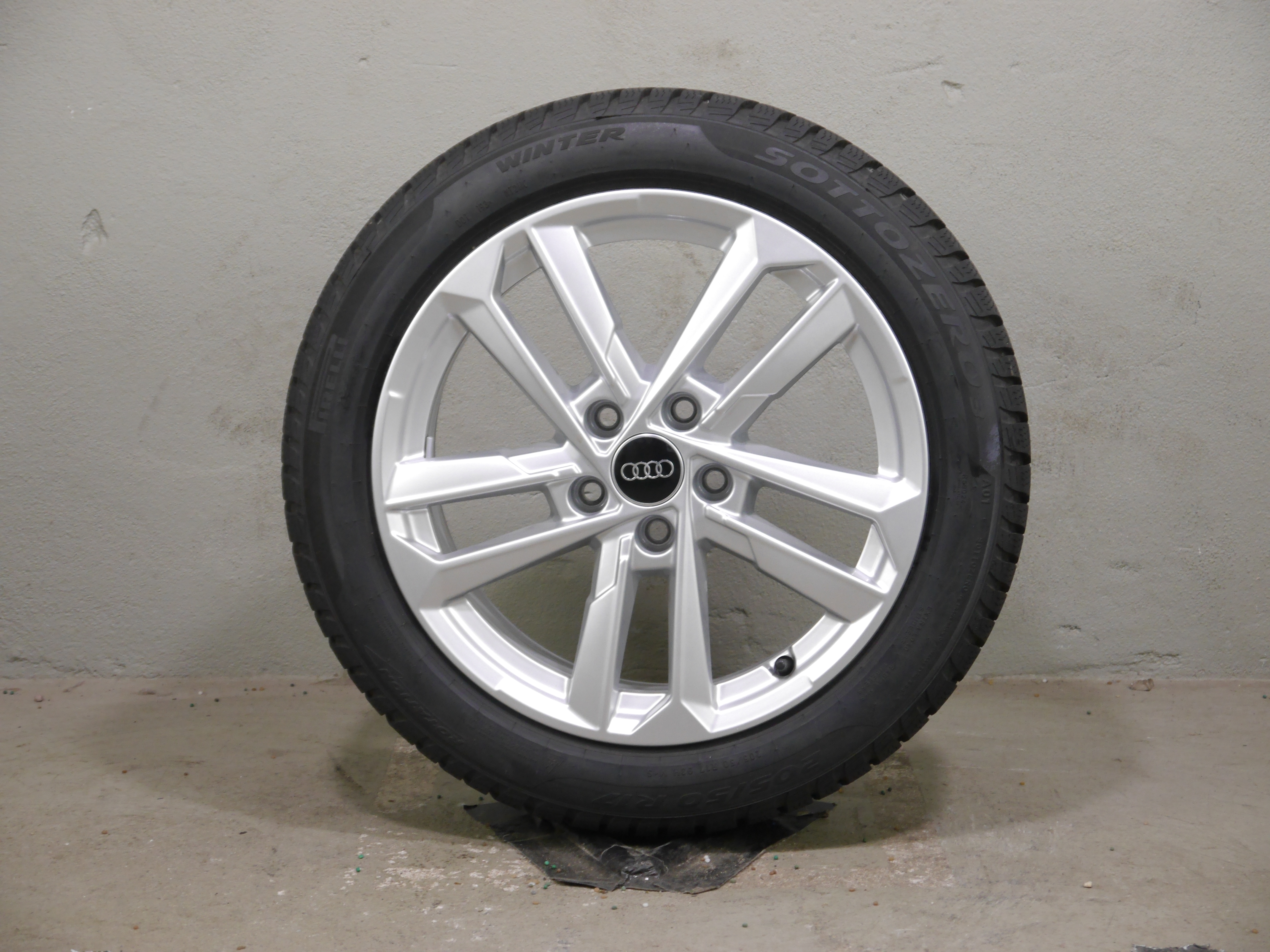 Audi A3 Sportback Aluradsatz – Winter 205/50 R17 93H (AO1) – 8Y0601025L