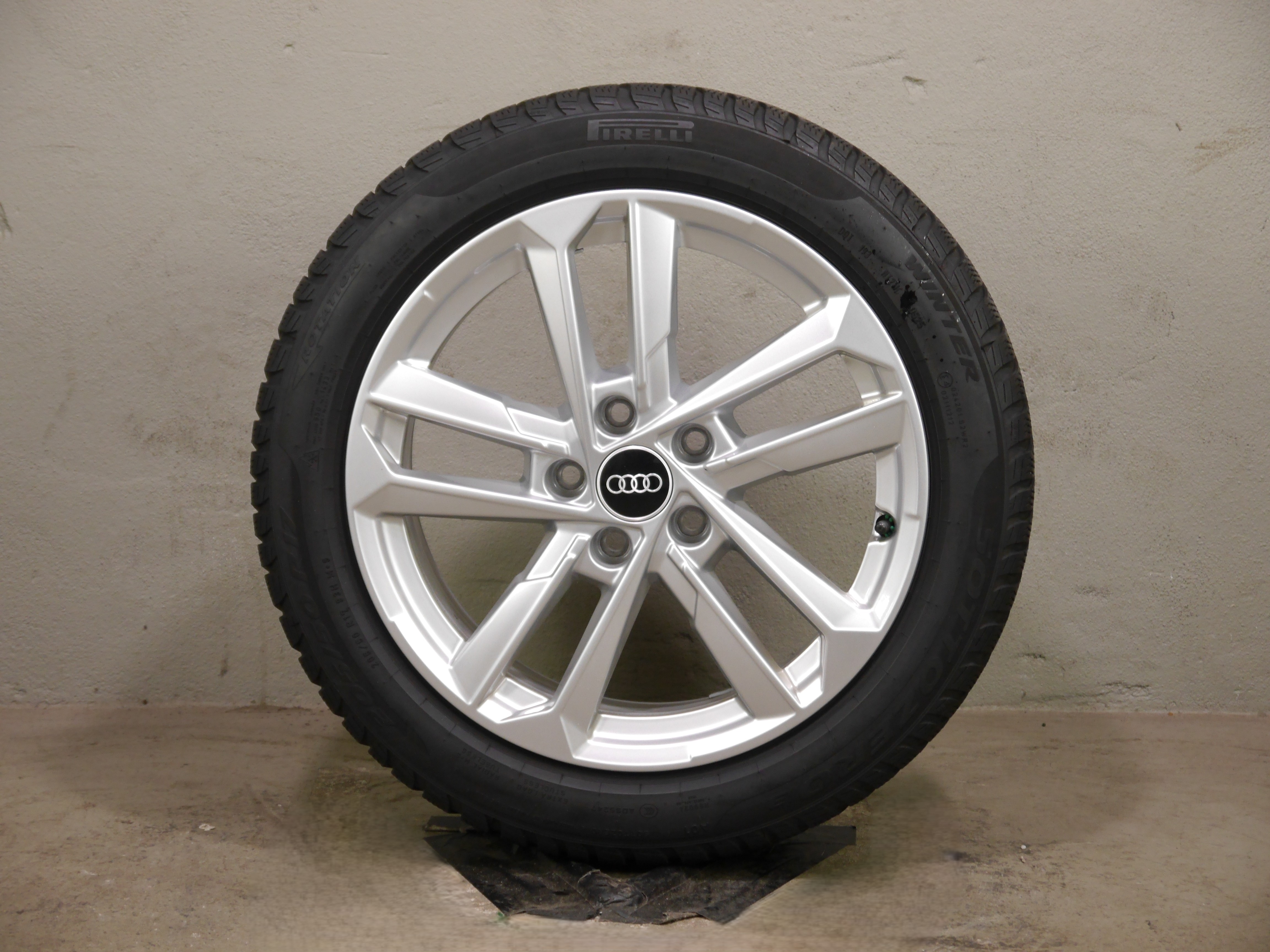 Audi A3 Sportback Aluradsatz – Winter 205/50 R17 93H (AO1) – 8Y0601025L
