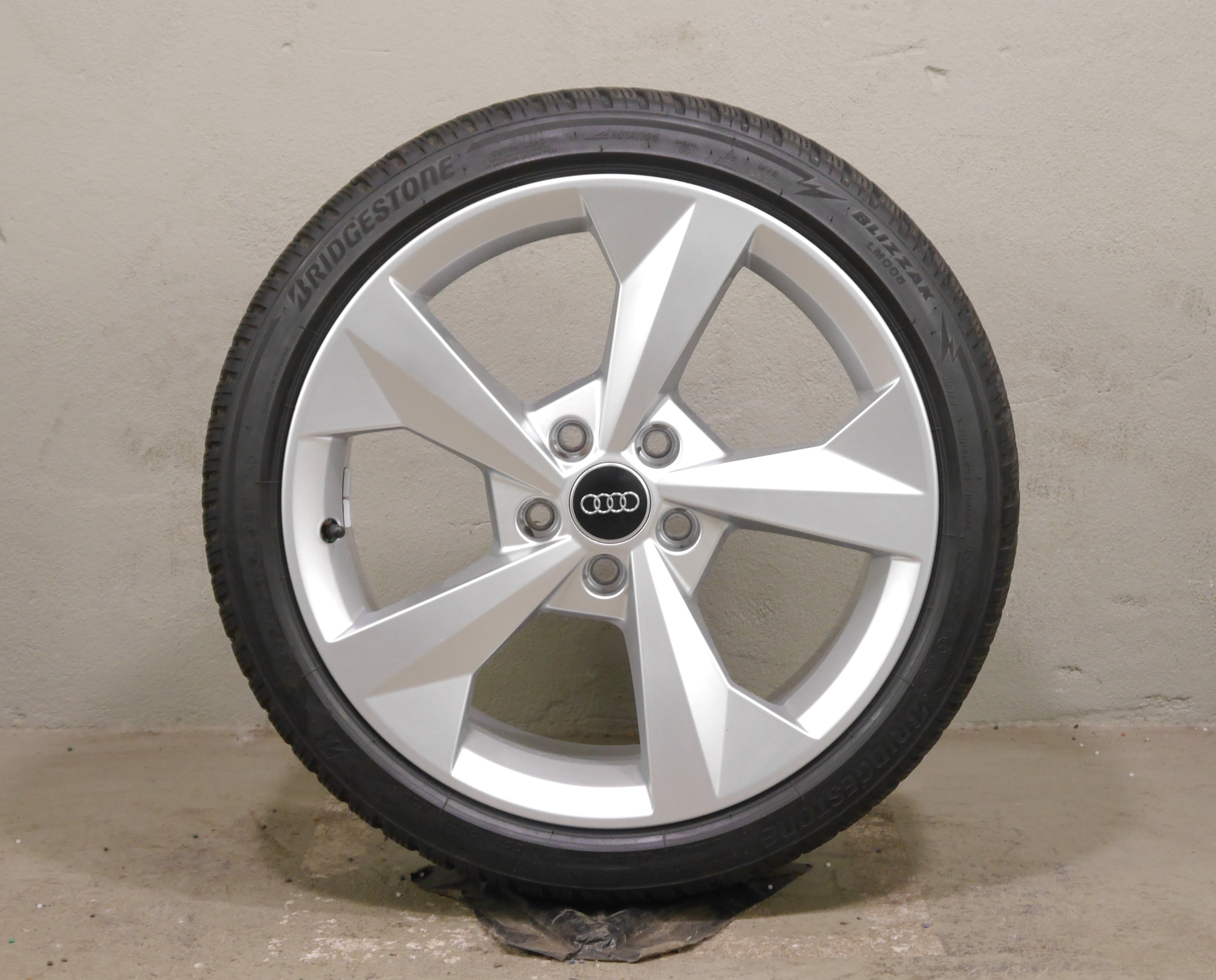 Audi A3/S3 Limousine Aluradsatz– Winter 225/40 R18 92V (AO) – 8Y0601025CP