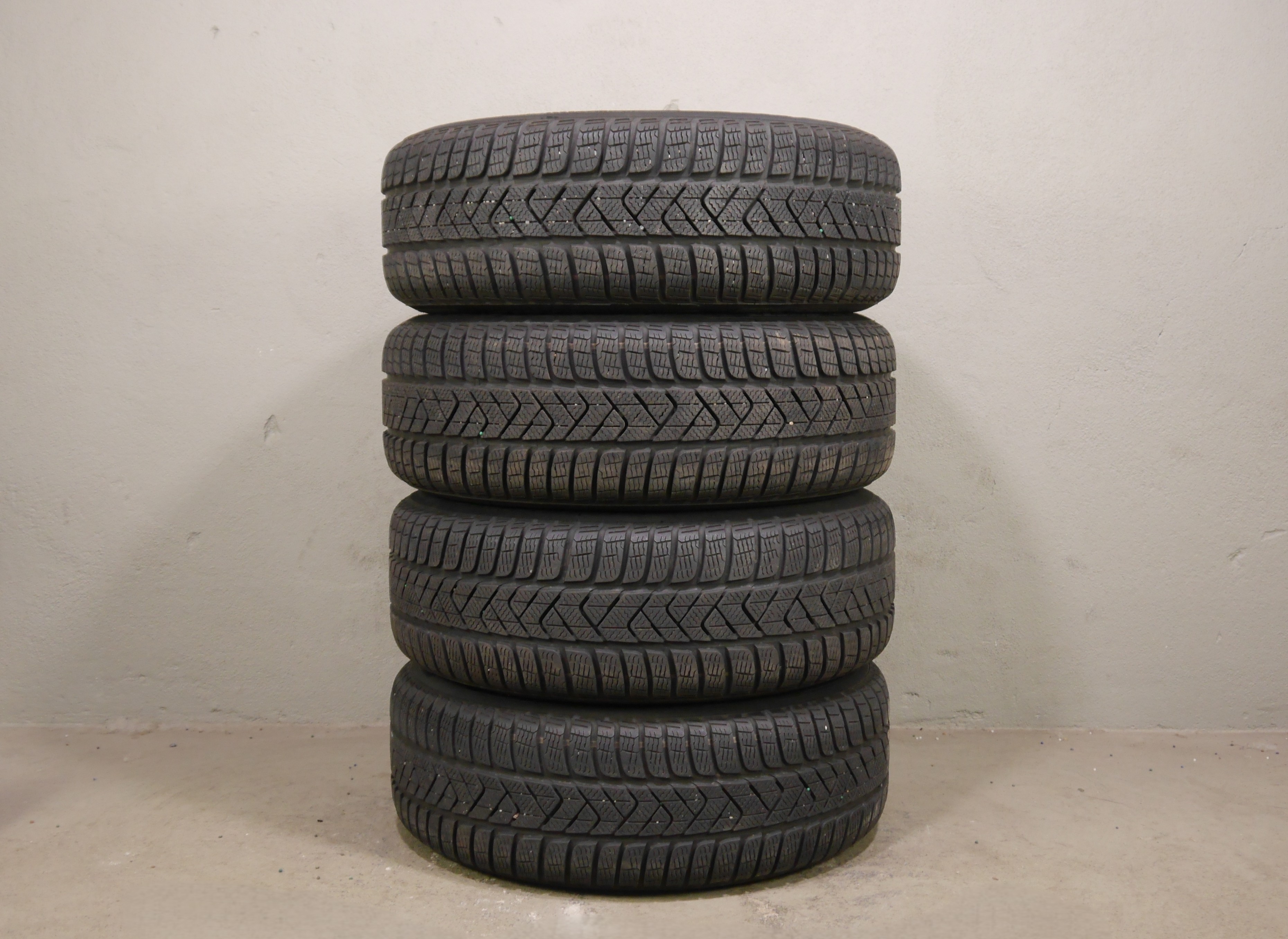 VW Passat Variant Aluradsatz – Winter 215/60 R16 95H – 3G0601025BJ SEAL