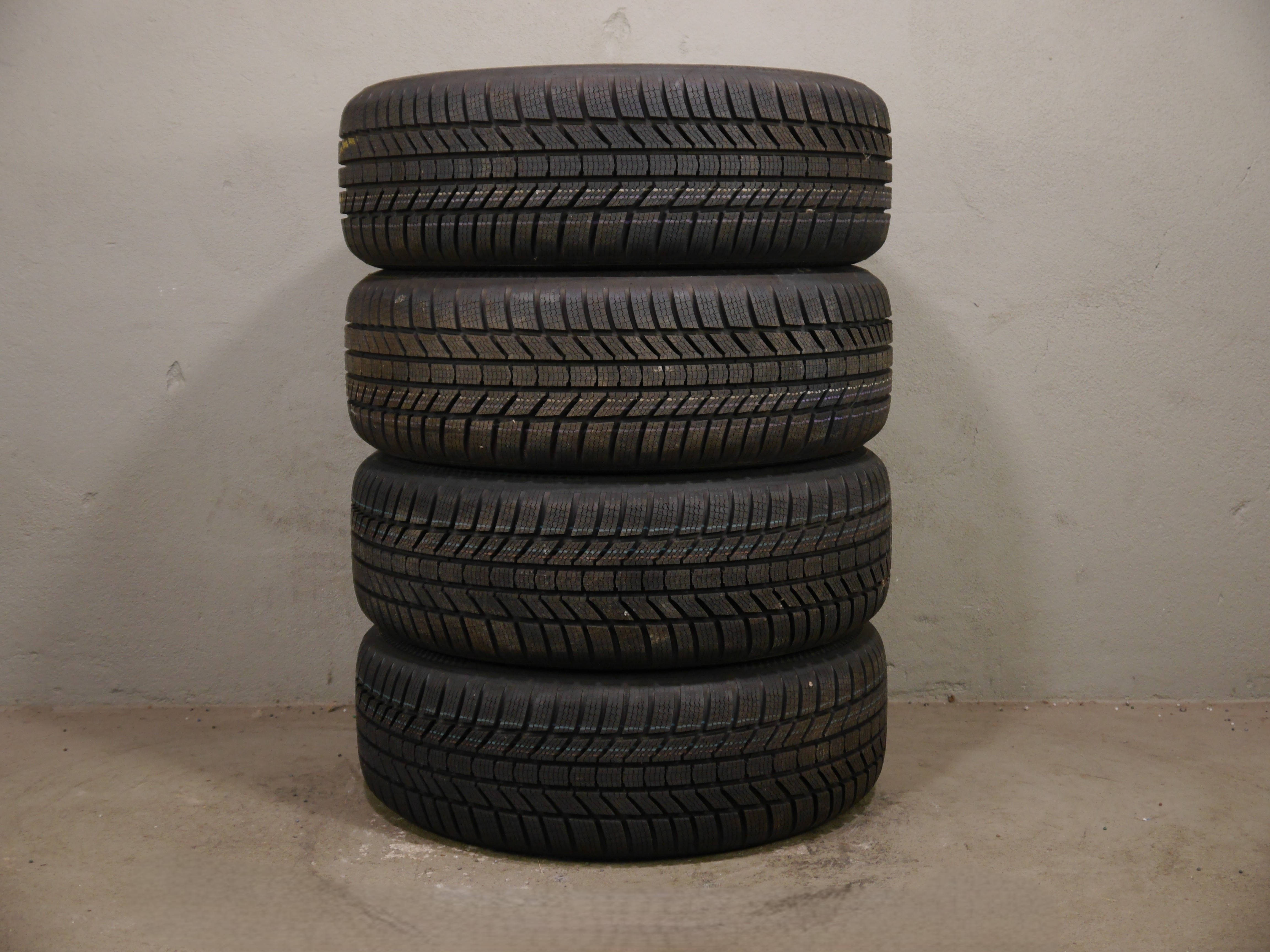 VW Passat Aluradsatz – Winter 215/55 R17 94H – 3G0071497C