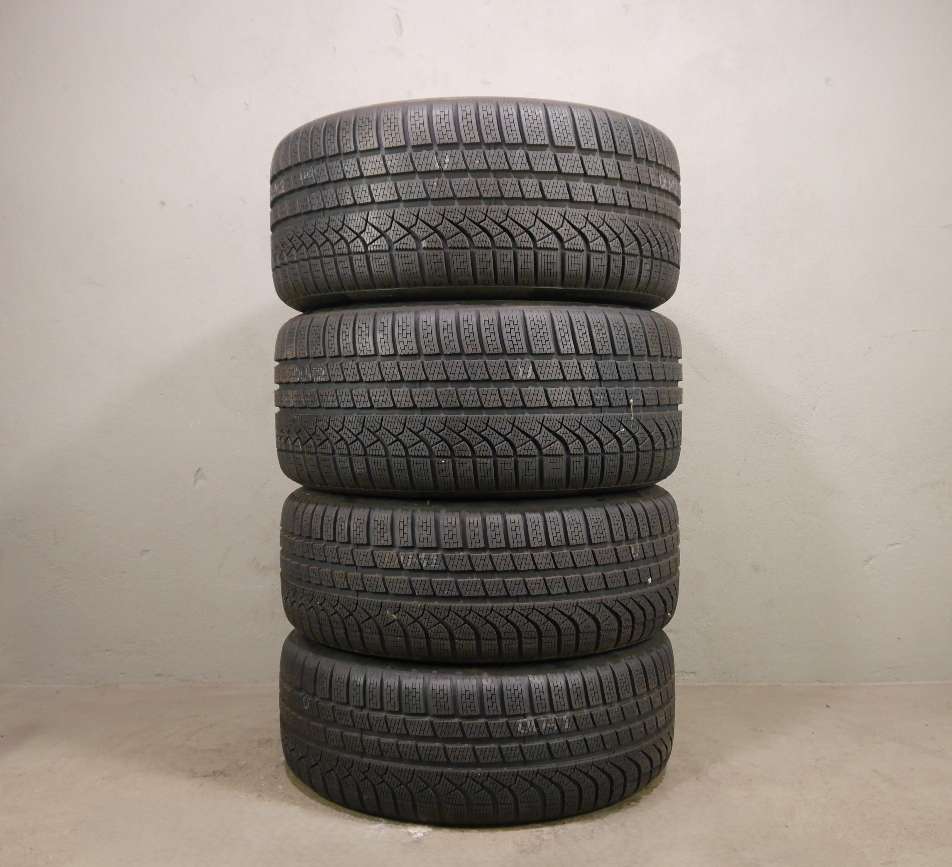 Audi RS e-tron GT Aluradsatz – Winter 245/45 R20 103V, 285/40 R20 108V (NF0,RDKS) 4J3601025A+B