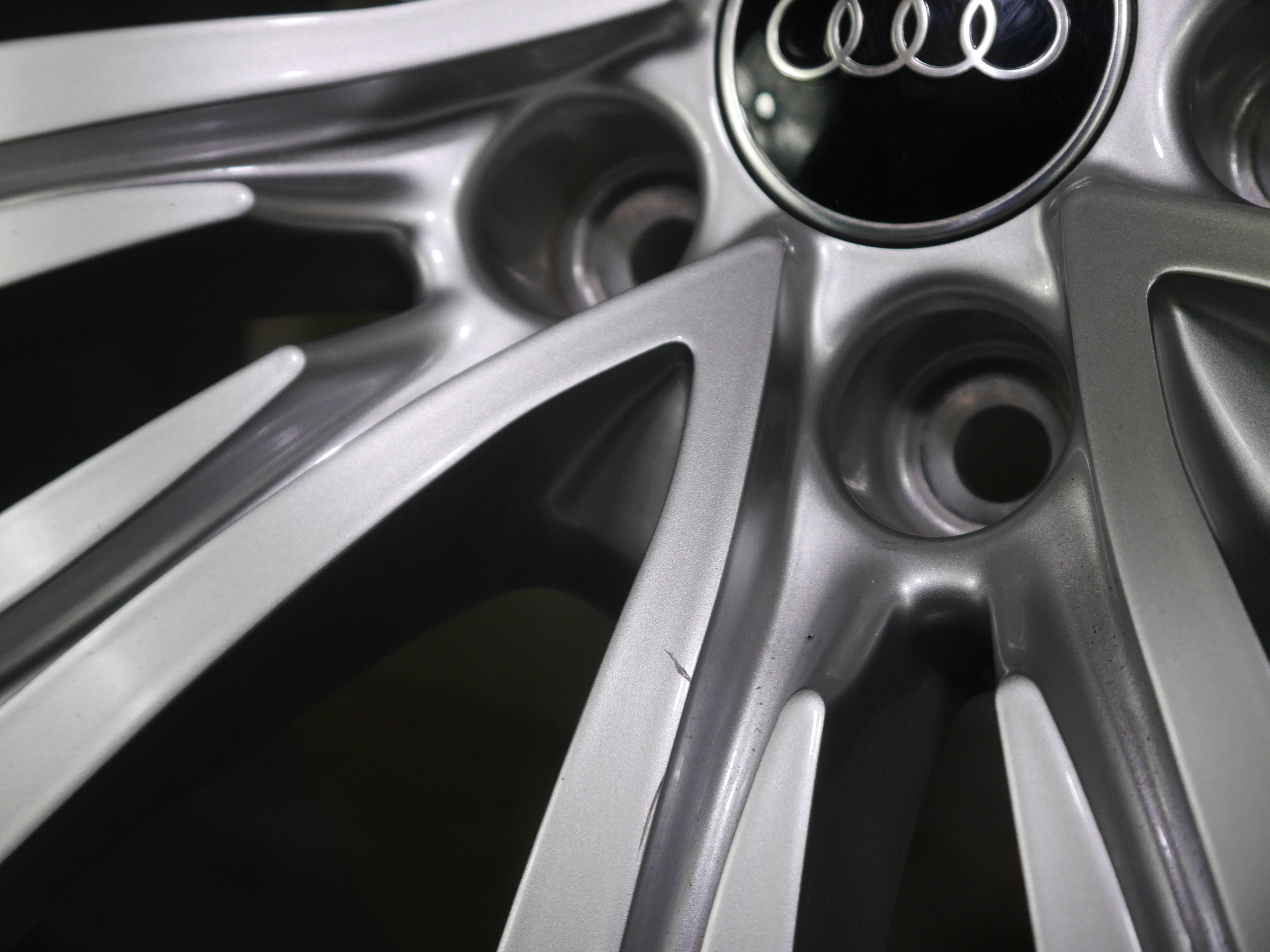 Audi A8 Aluradsatz – Winter 265/40 R20 104V – 4N0601025Q mit RDKS