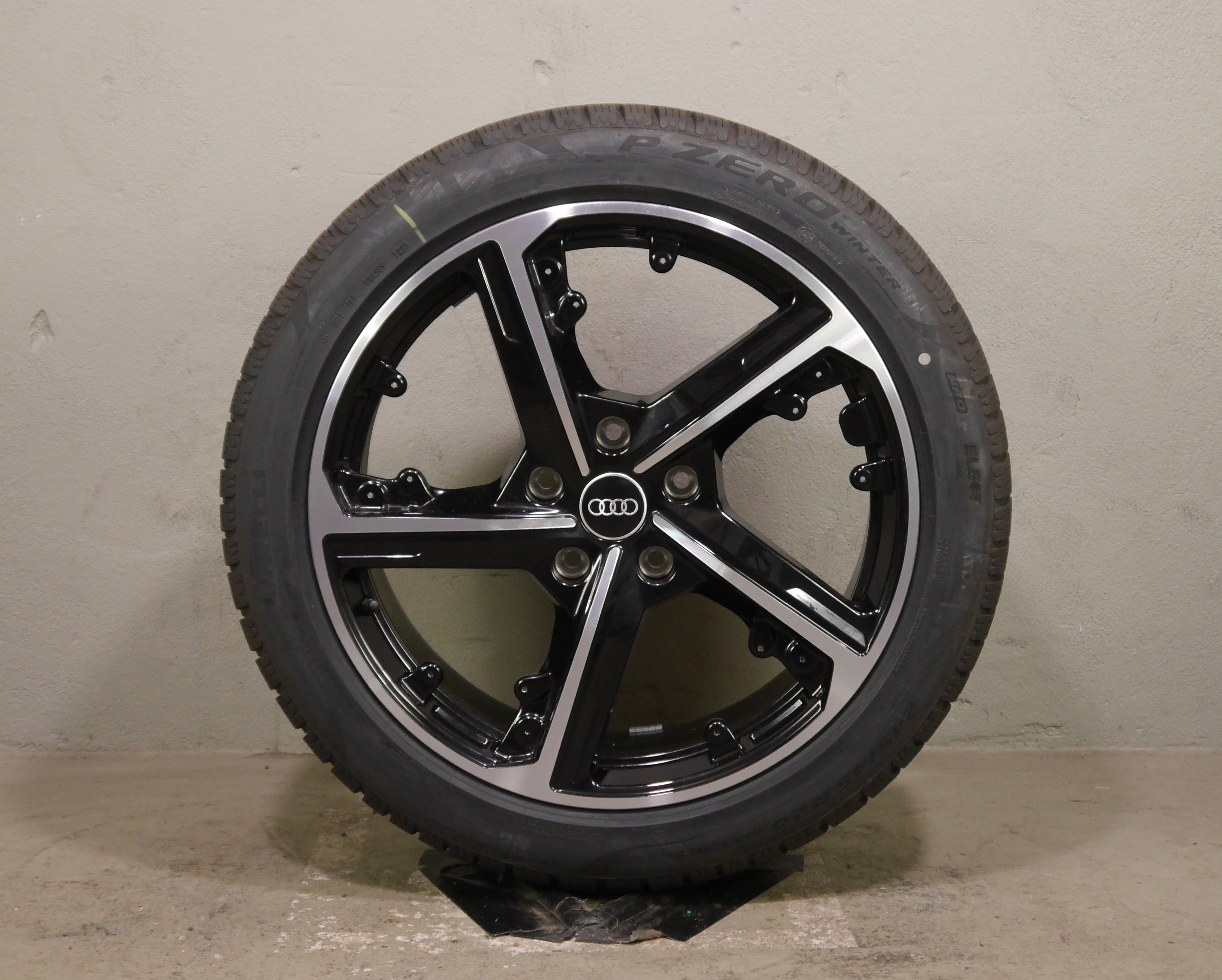 Audi RS e-tron GT Aluradsatz – Winter 245/45 R20 103V, 285/40 R20 108V (NF0,RDKS) 4J3601025A+B
