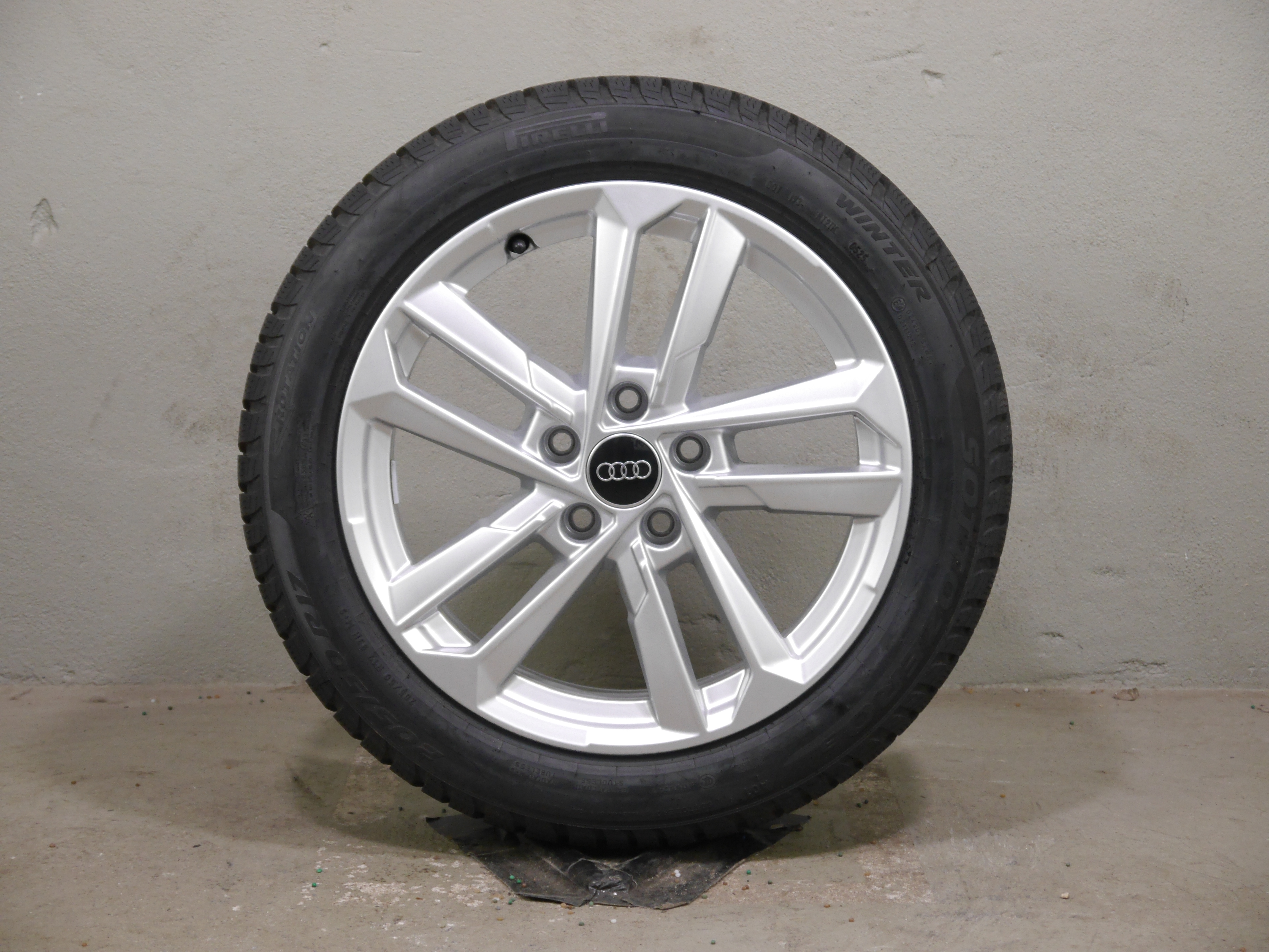Audi A3 Sportback Aluradsatz – Winter 205/50 R17 93H (AO1) – 8Y0601025L