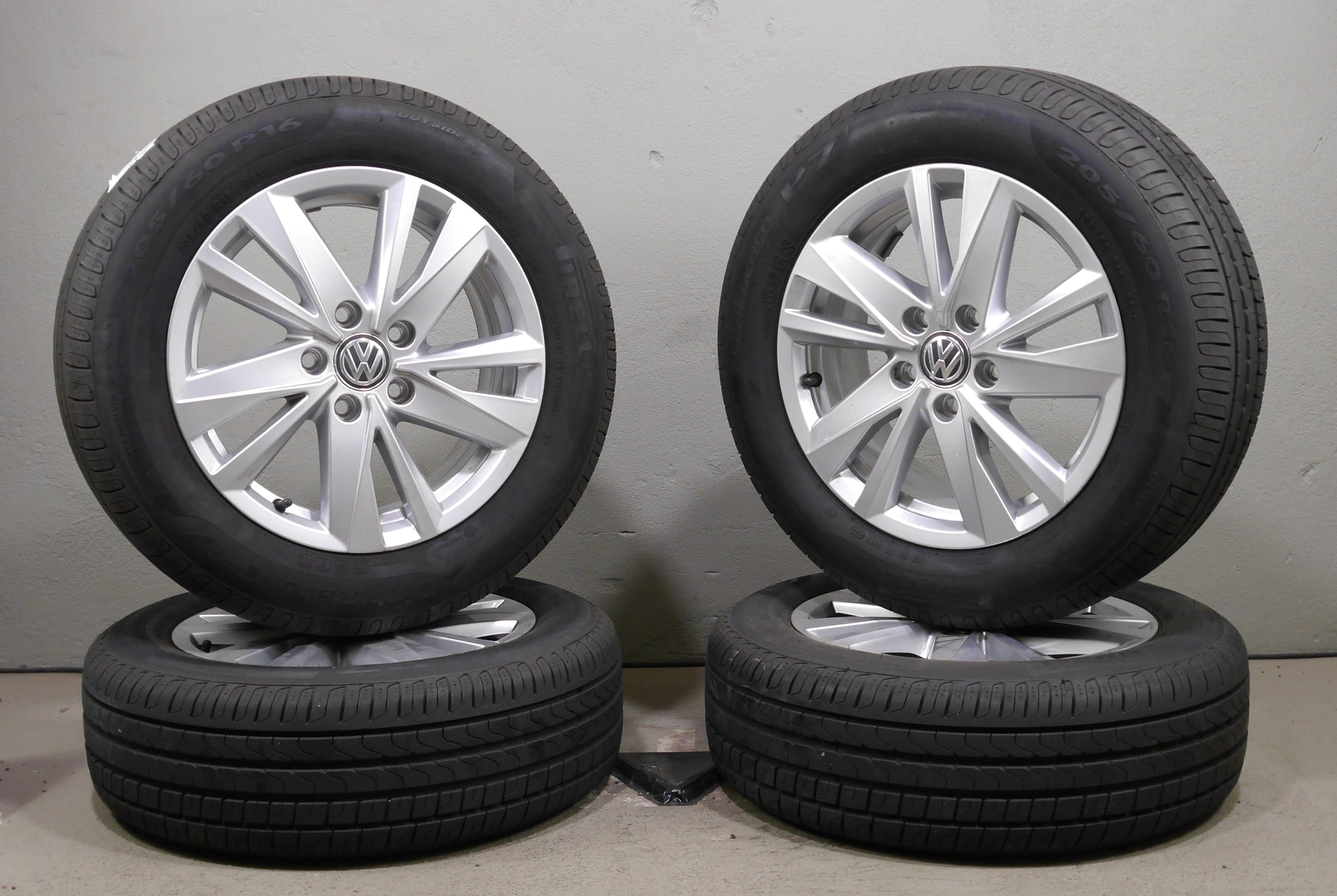 Volkswagen Touran 5T Aluradsatz – Sommer 205/60 R16 96V - 5TA601025Q