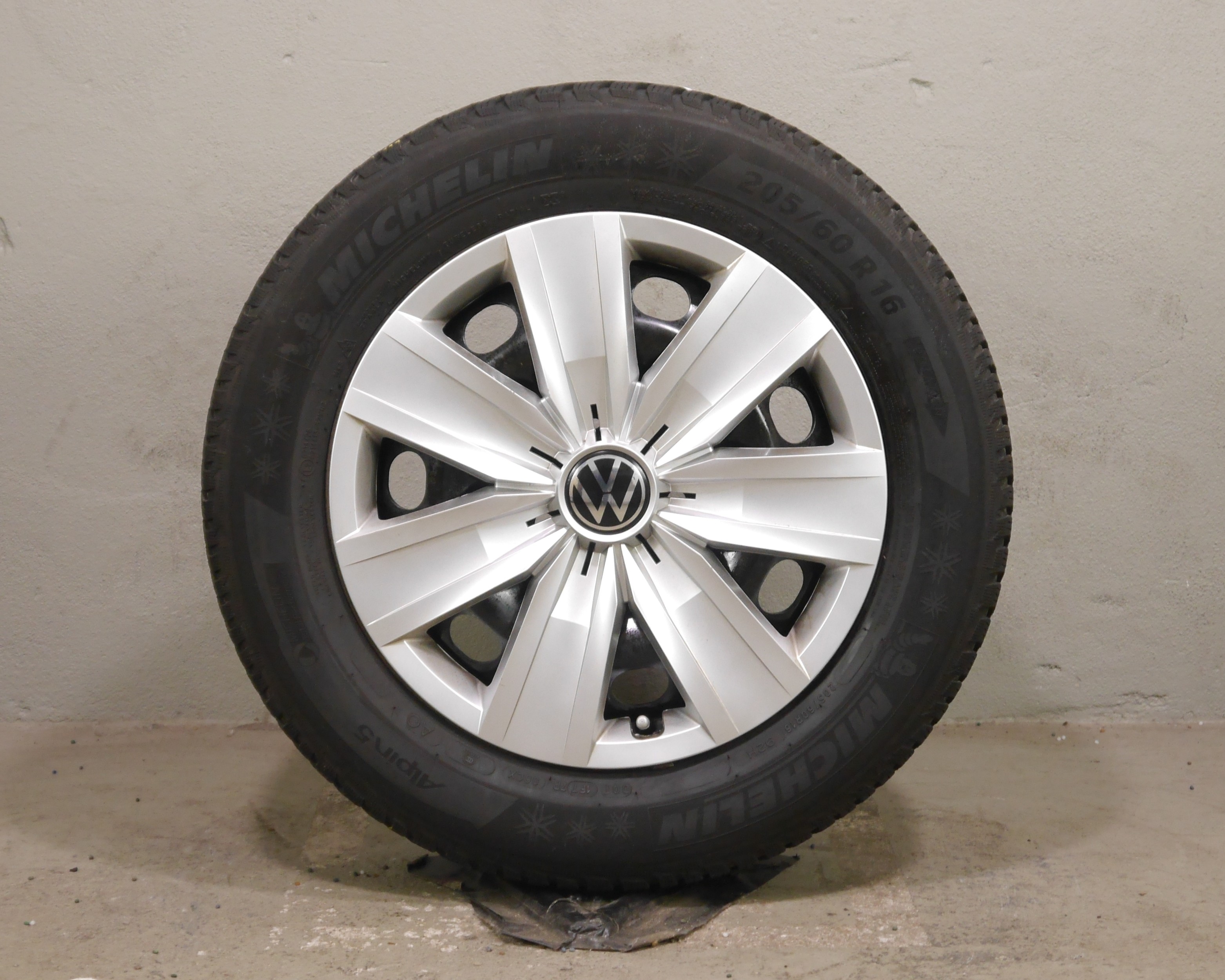 VW T-Roc (D1) Stahlradsatz – Winter 205/60 R16 92H – 5Q0601027CA/CB