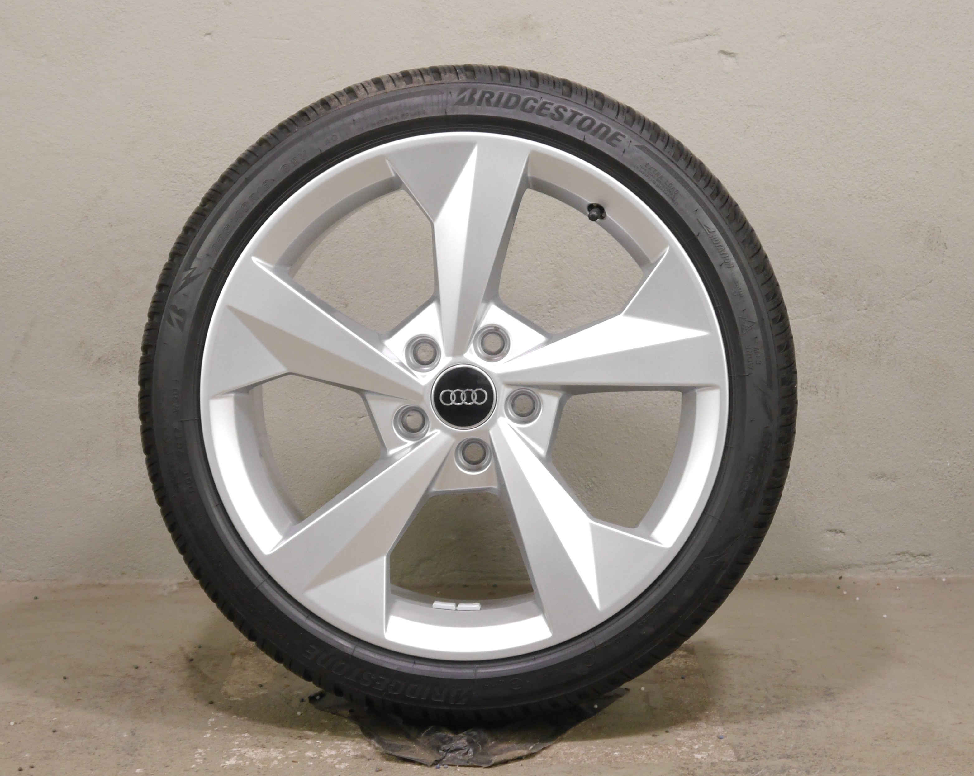 Audi A3/S3 Limousine Aluradsatz– Winter 225/40 R18 92V (AO) – 8Y0601025CP