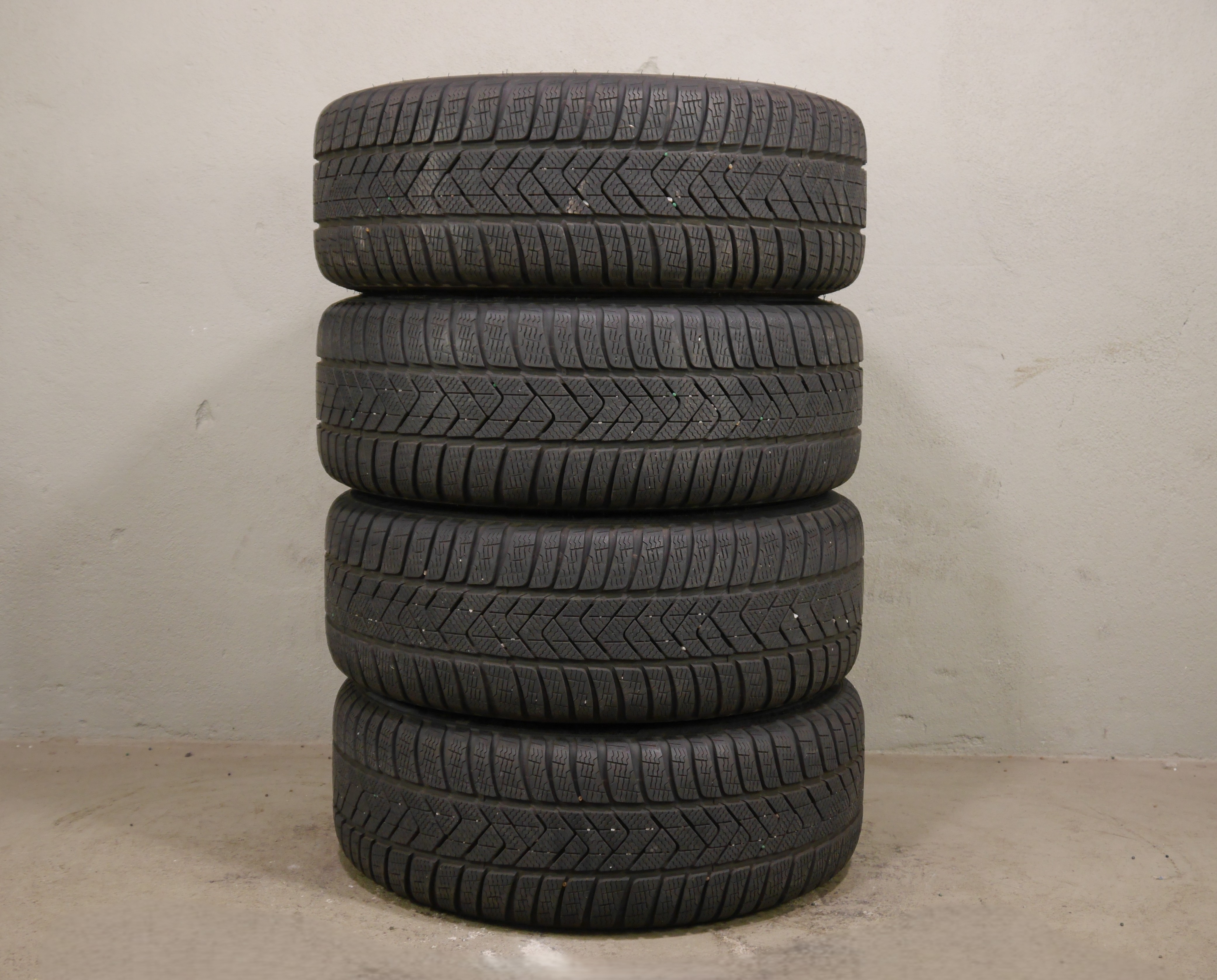 VW Golf CD Aluradsatz Winter 225/40 R18 92V 5H0601025M
