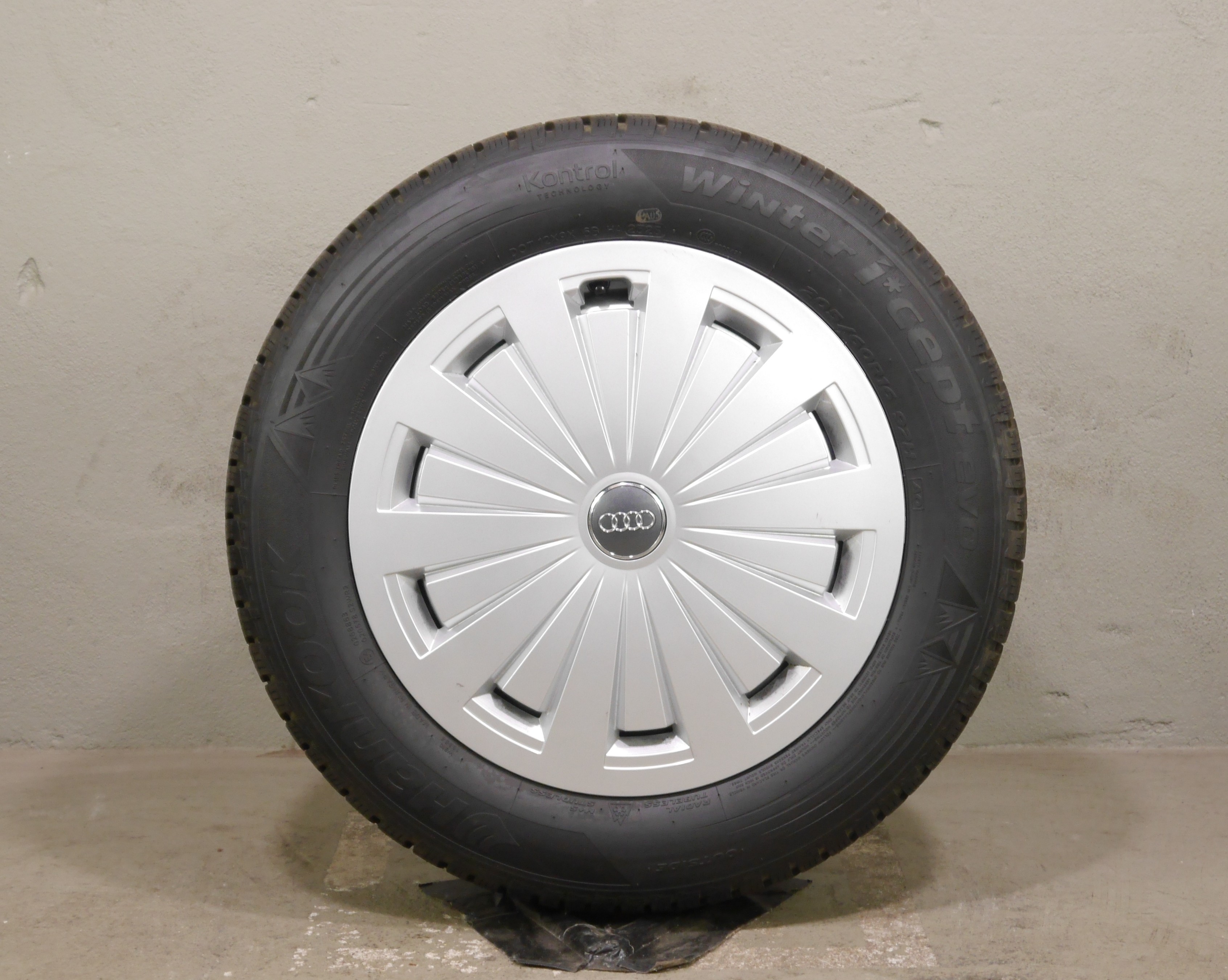 Audi A4 Avant Aluradsatz – Winter 205/60 R16 92H – 8W0601025-