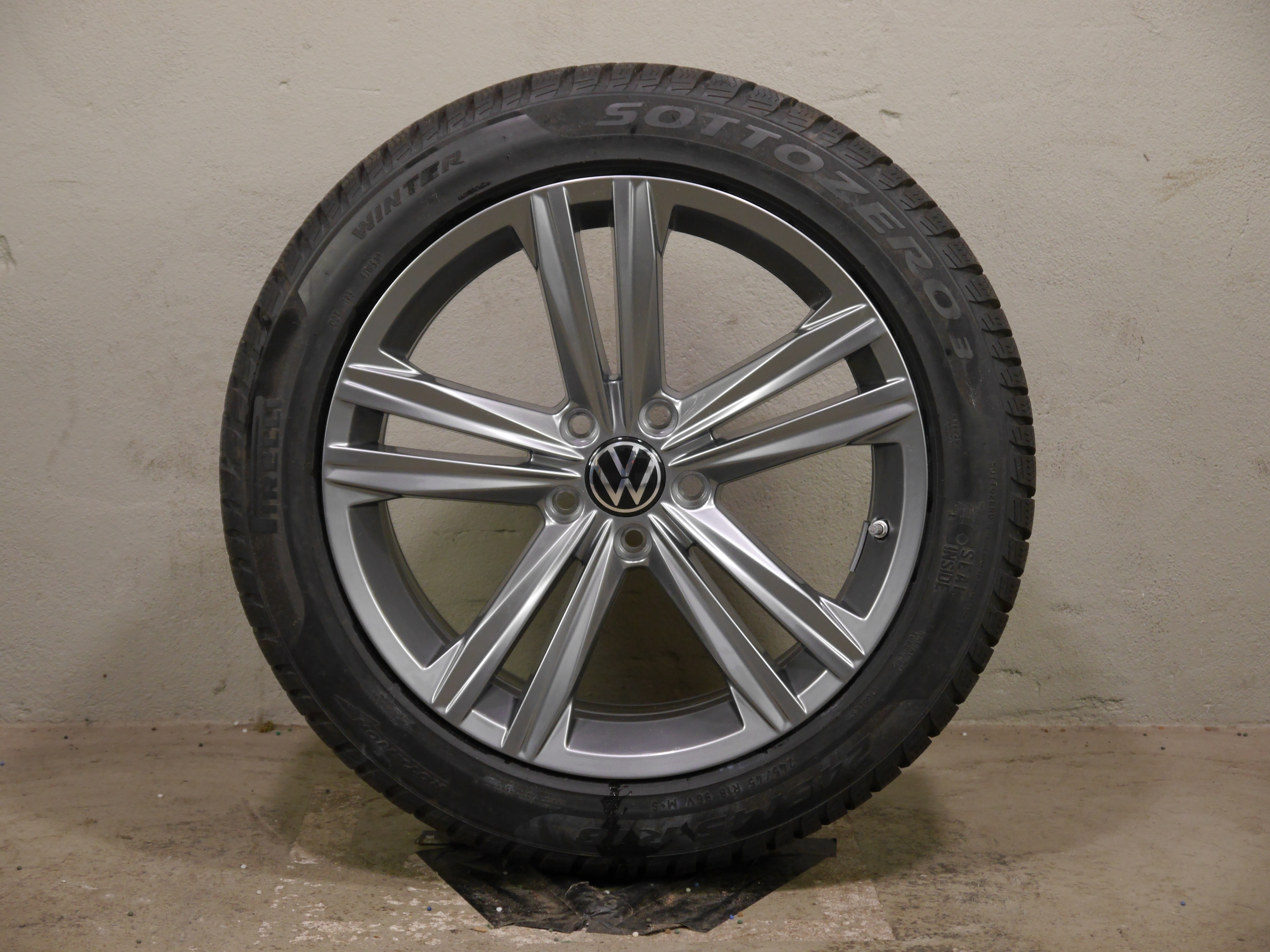 Volkswagen Arteon Shooting Alurad – Winter 245/45 R18 96V – 3G8601025N - SEAL