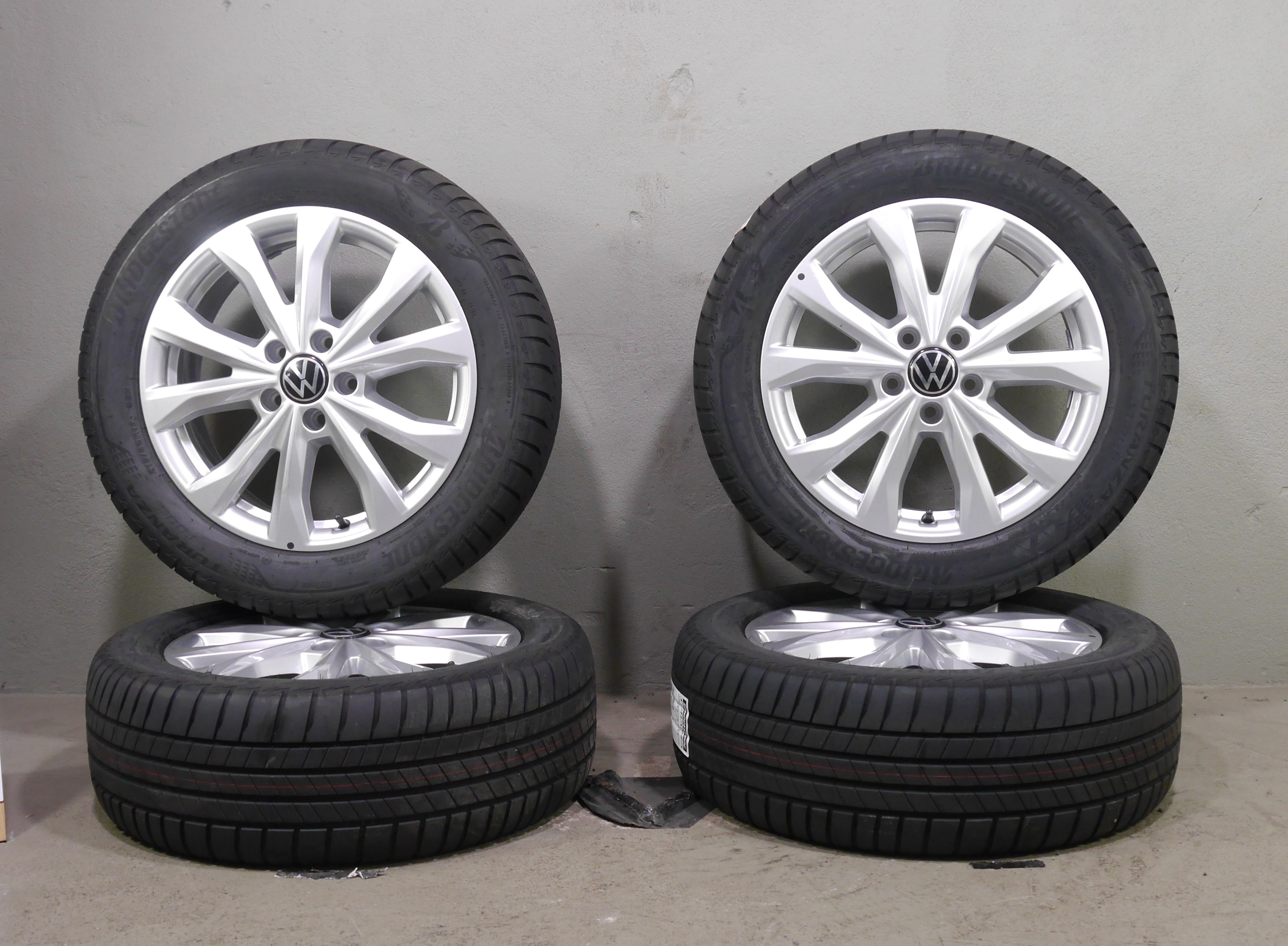 Volkswagen Caddy Aluradsatz – Sommer 215/55 R17 98H – 2K7601025A