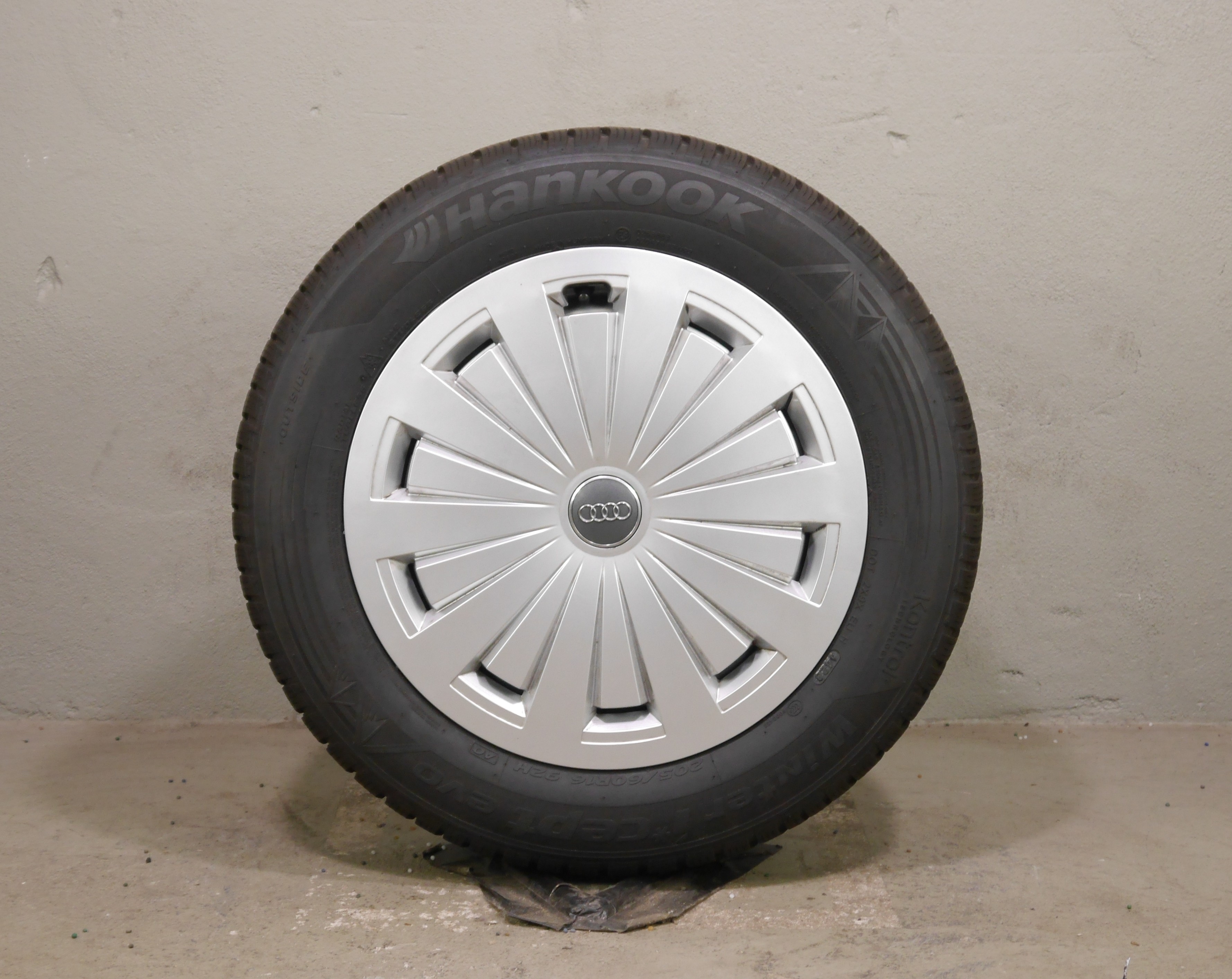 Audi A4 Avant Aluradsatz – Winter 205/60 R16 92H (AO) – 8W0601025-